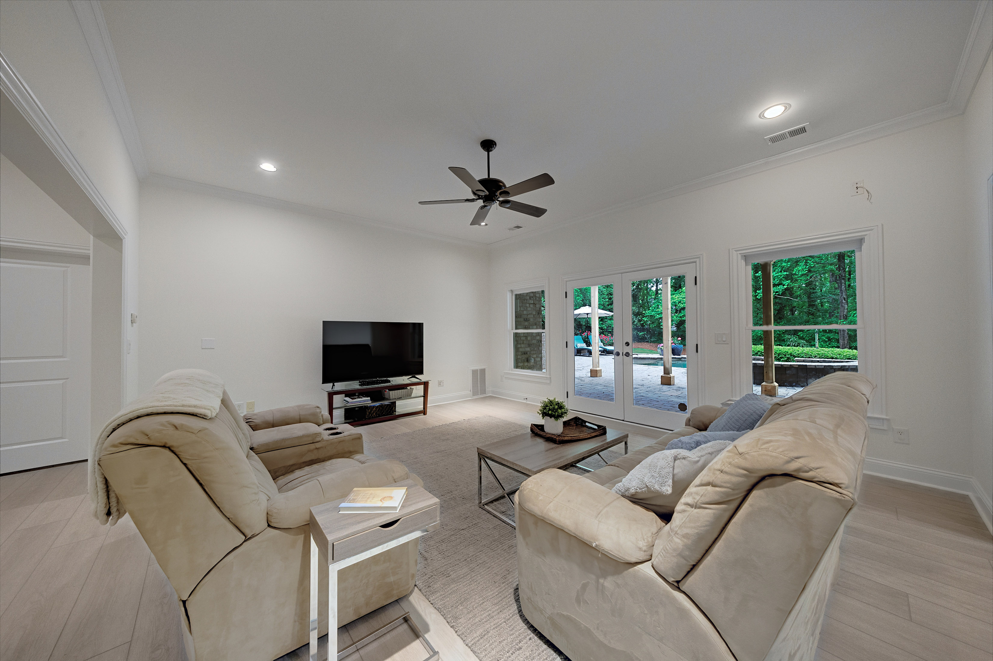  Stunning European-inspired Home on Private, Wooded Lot in East Cobb - 物件實景