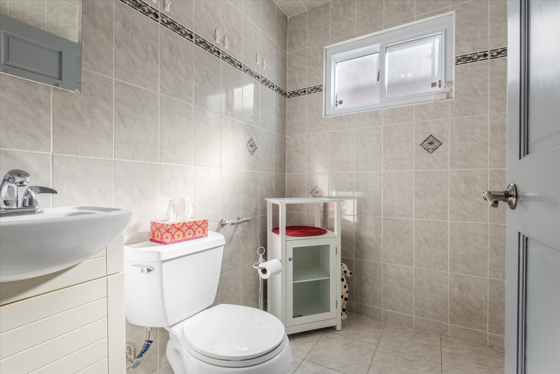 Howard Beach, New York, 11414, United States, 4 Bedrooms Bedrooms, ,3 BathroomsBathrooms,Residential,For Sale,2006115