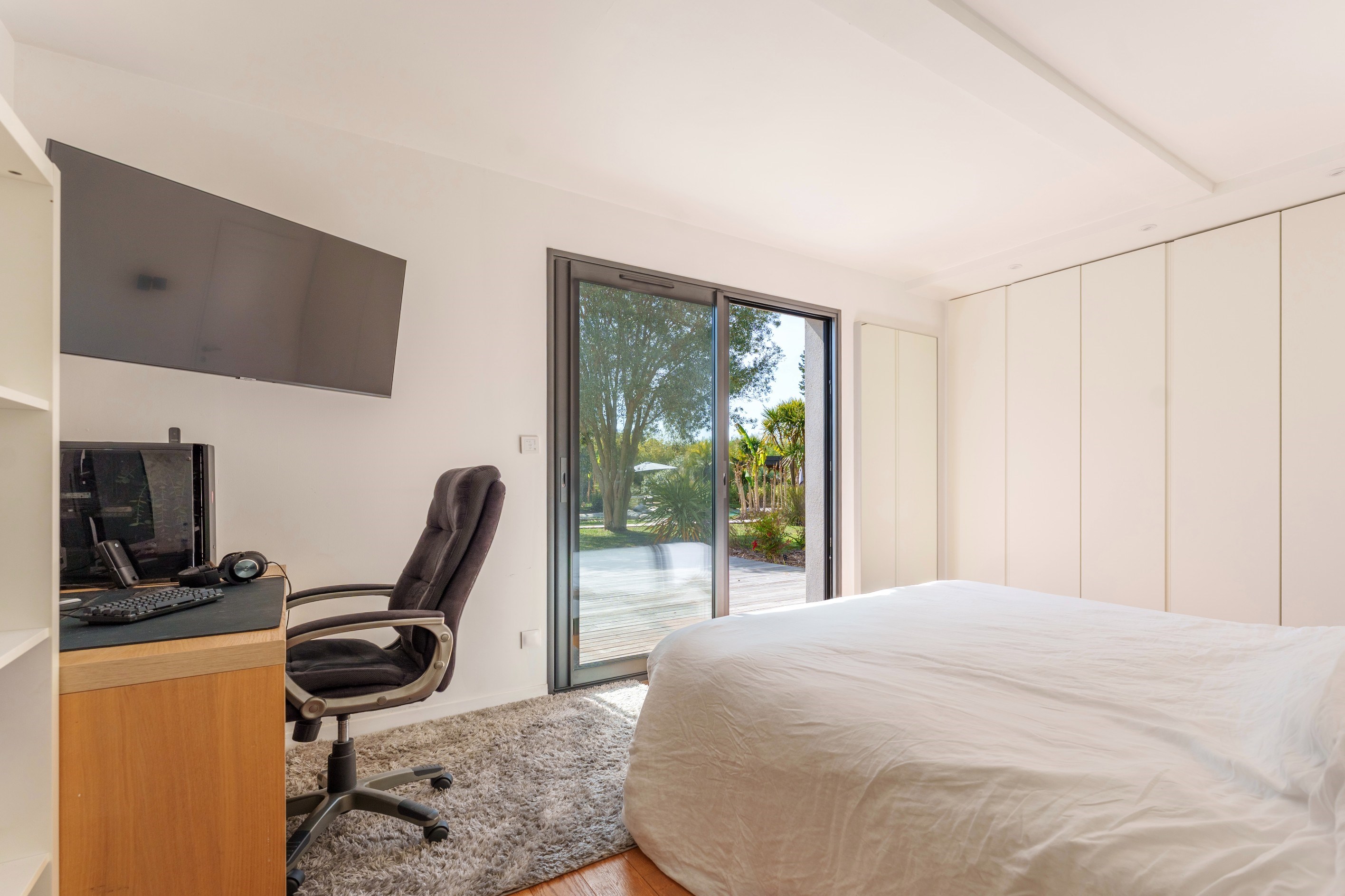  Contemporary villa with landscaped grounds and lagoon-style pool – Lattes - 物件實景