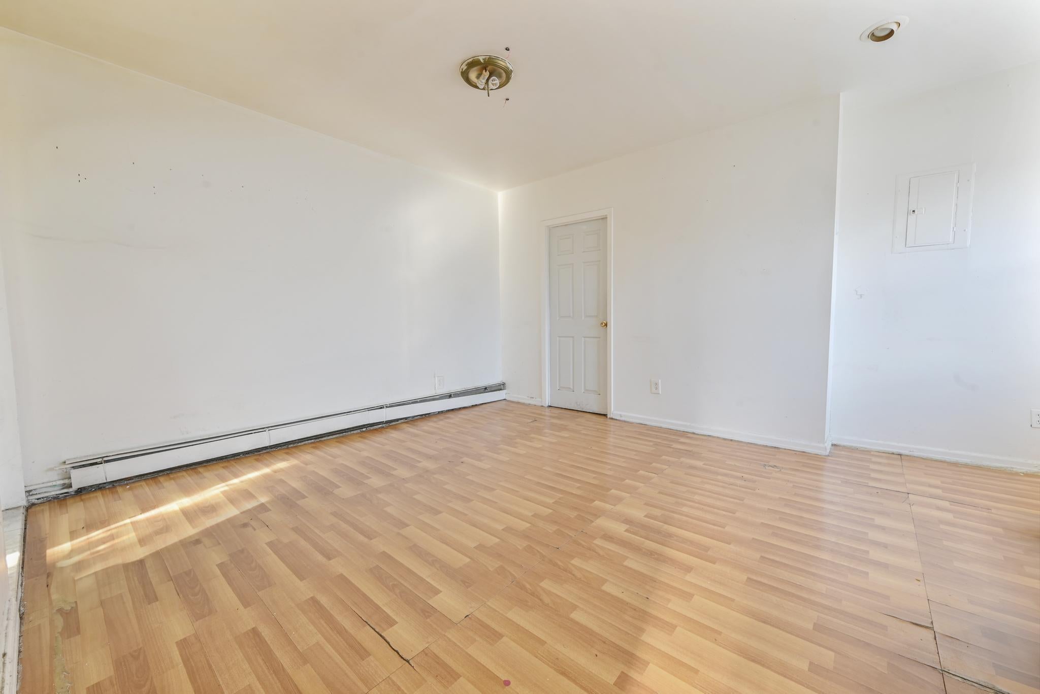Astoria, New York, 11102, United States, 5 Bedrooms Bedrooms, ,2 BathroomsBathrooms,Residential,For Sale,1895172