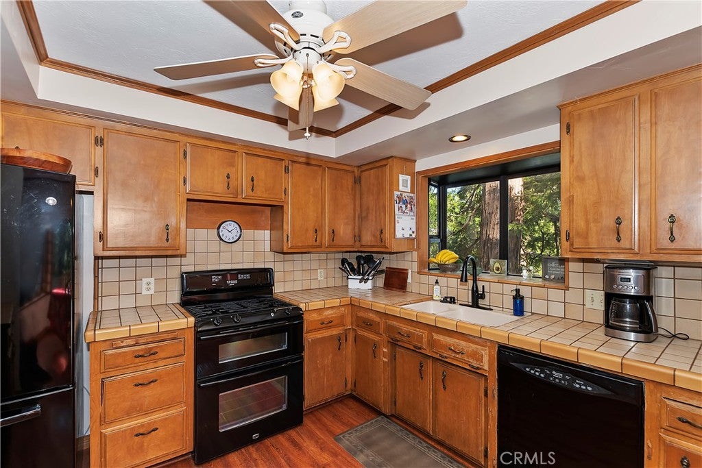 Lake Arrowhead, California, 92352, United States, 4 Bedrooms Bedrooms, ,3 BathroomsBathrooms,Residential,For Sale,1975175