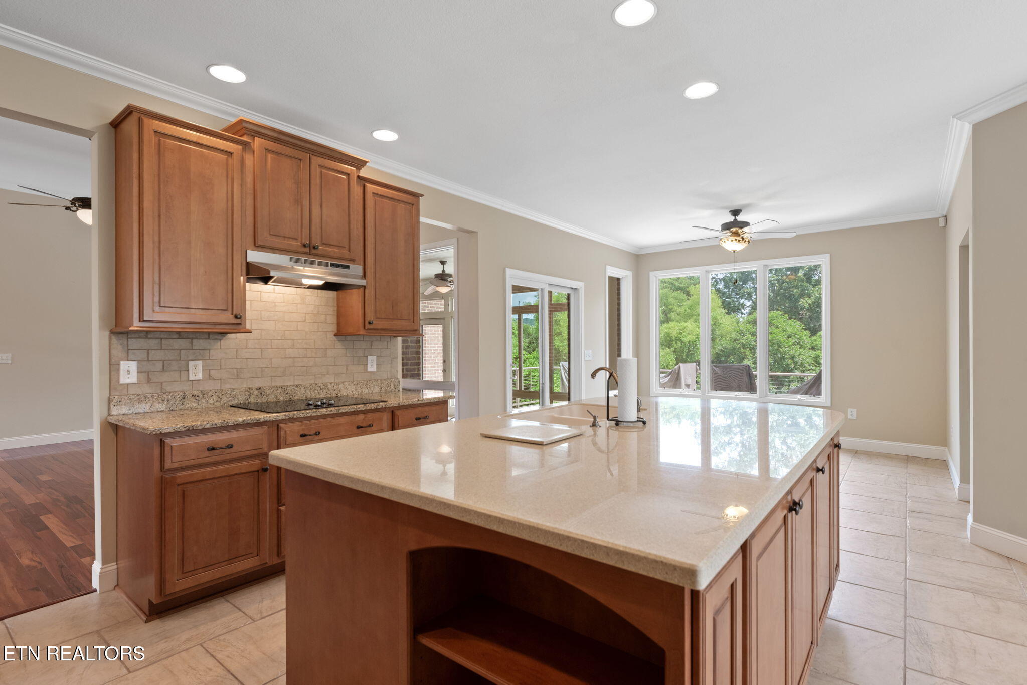 Kingston, Tennessee, 37763, United States, 3 Bedrooms Bedrooms, ,4 BathroomsBathrooms,Residential,For Sale,1885979