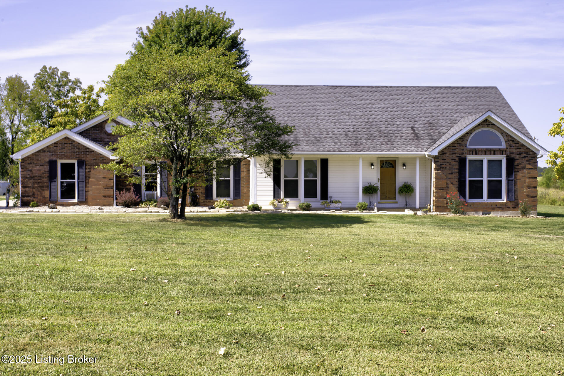 Bloomfield, Kentucky, 40008, United States, 3 Bedrooms Bedrooms, ,3 BathroomsBathrooms,Residential,For Sale,2000551