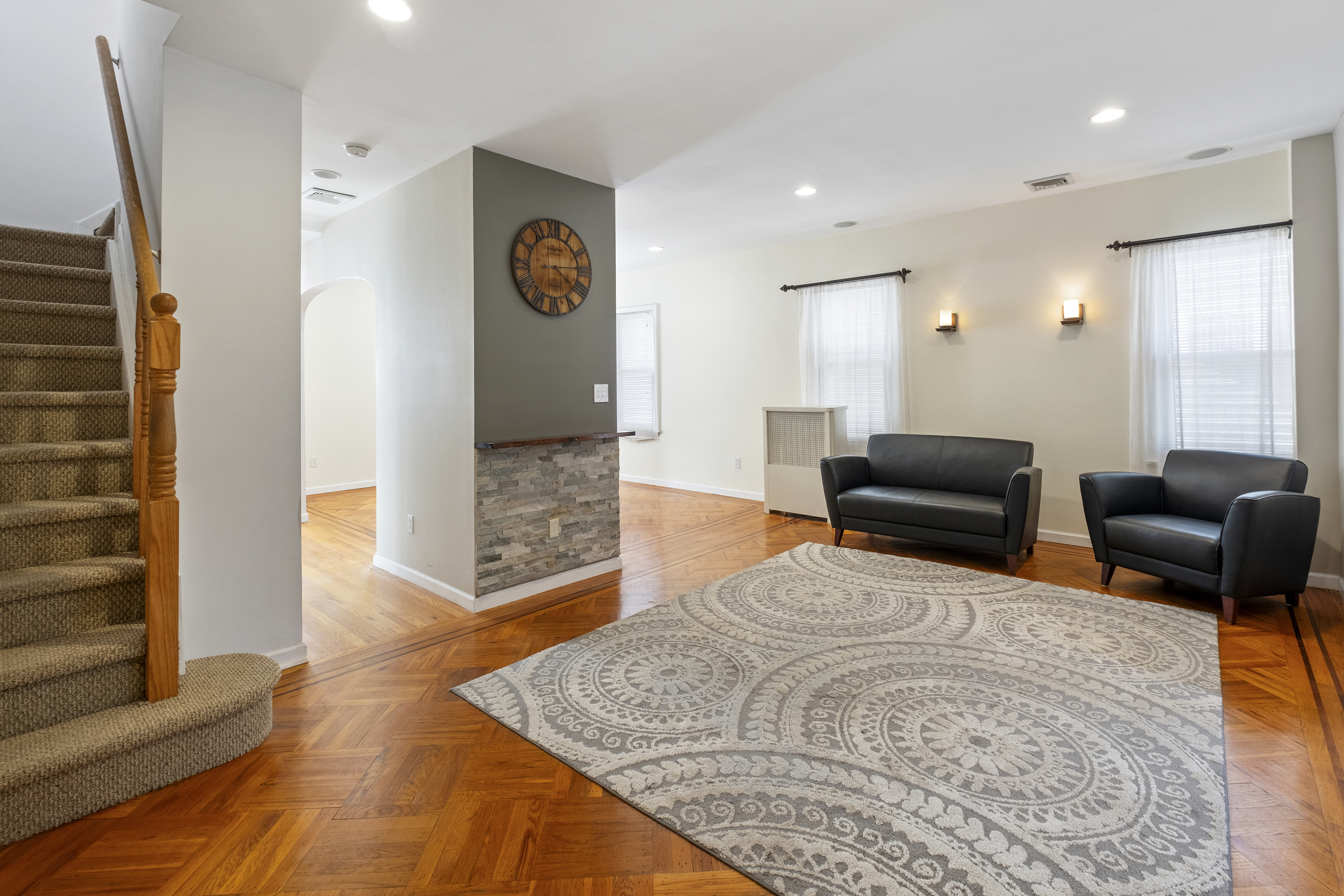 Floral Park, New York, 11001, United States, 3 Bedrooms Bedrooms, ,2 BathroomsBathrooms,Residential,For Sale,1973854