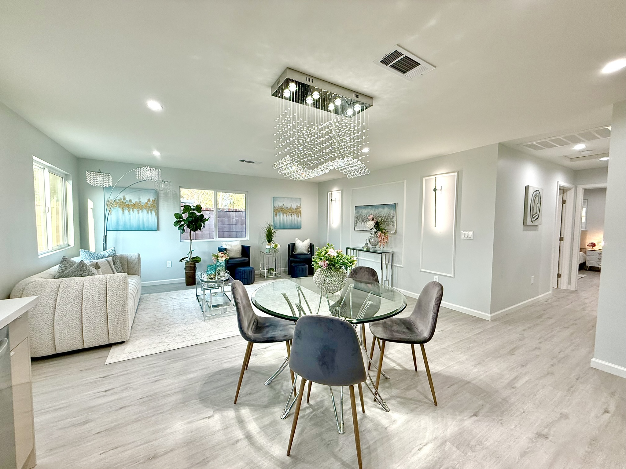 Los Alamitos, California, 90720, United States, 5 Bedrooms Bedrooms, ,4 BathroomsBathrooms,Residential,For Sale,1895084