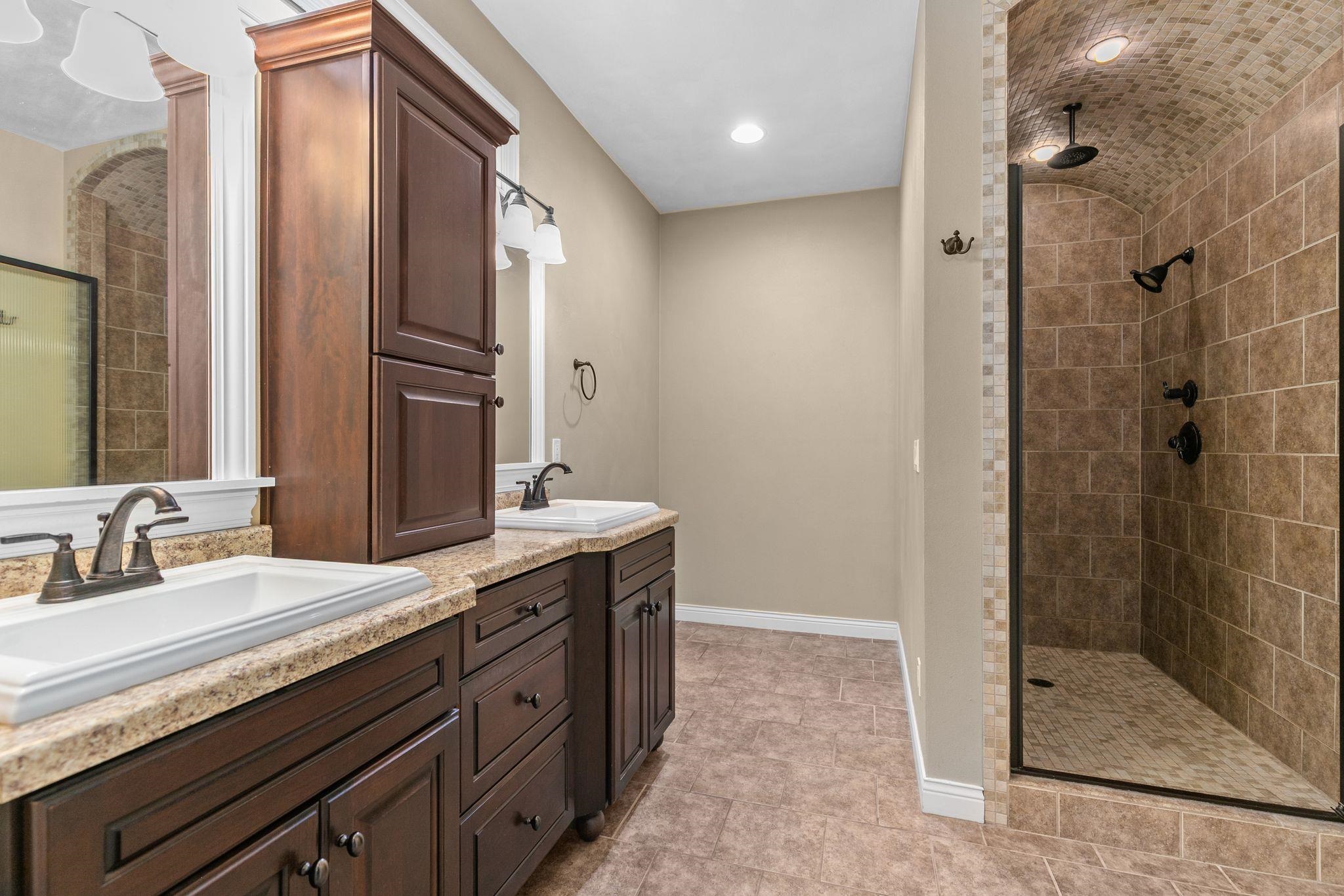 Combined Locks, Wisconsin, 54113, United States, 3 Bedrooms Bedrooms, ,4 BathroomsBathrooms,Residential,For Sale,1976414