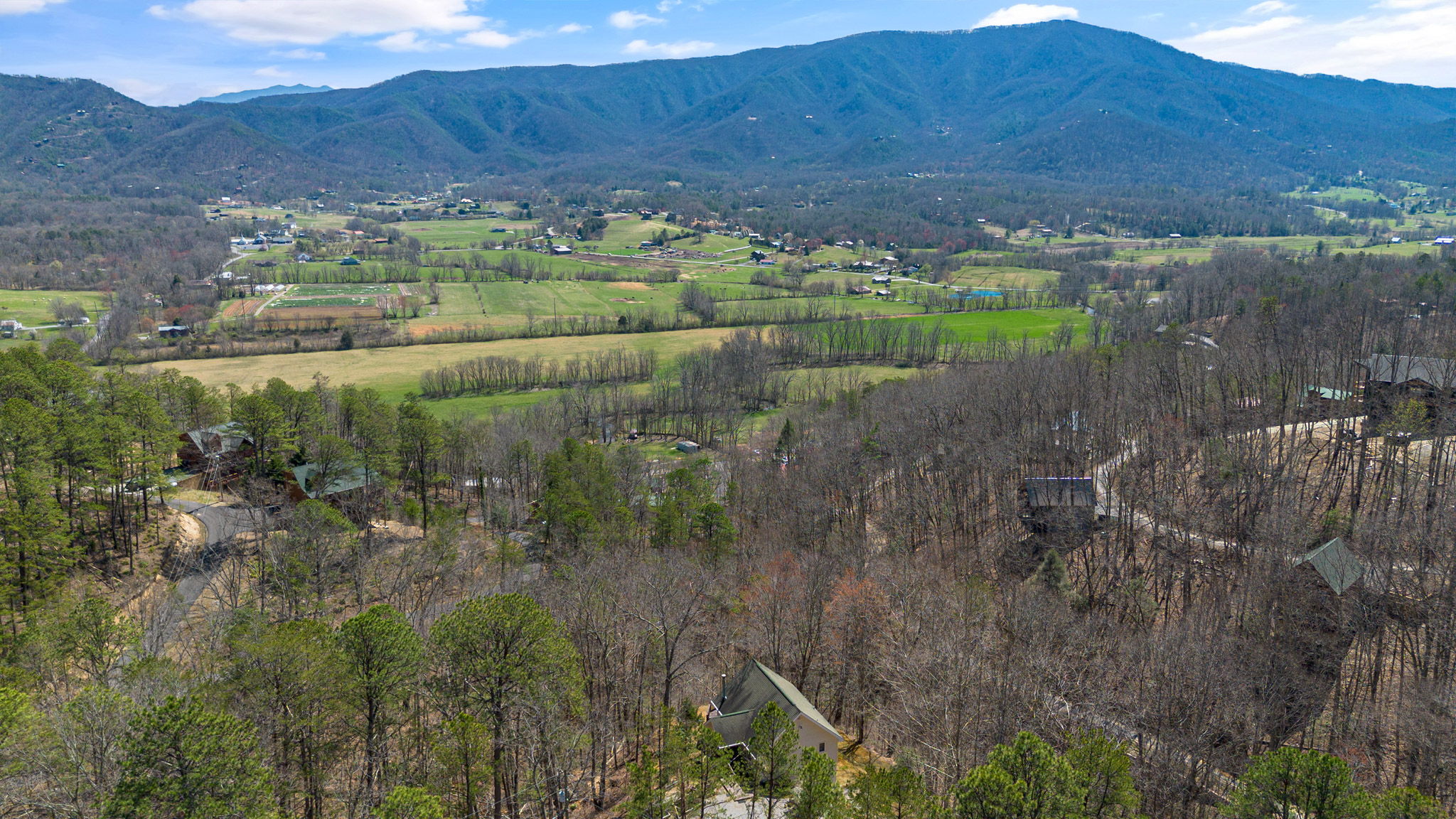 Sevierville, Tennessee, 37862, United States, 2 Bedrooms Bedrooms, ,3 BathroomsBathrooms,Residential,For Sale,1977968