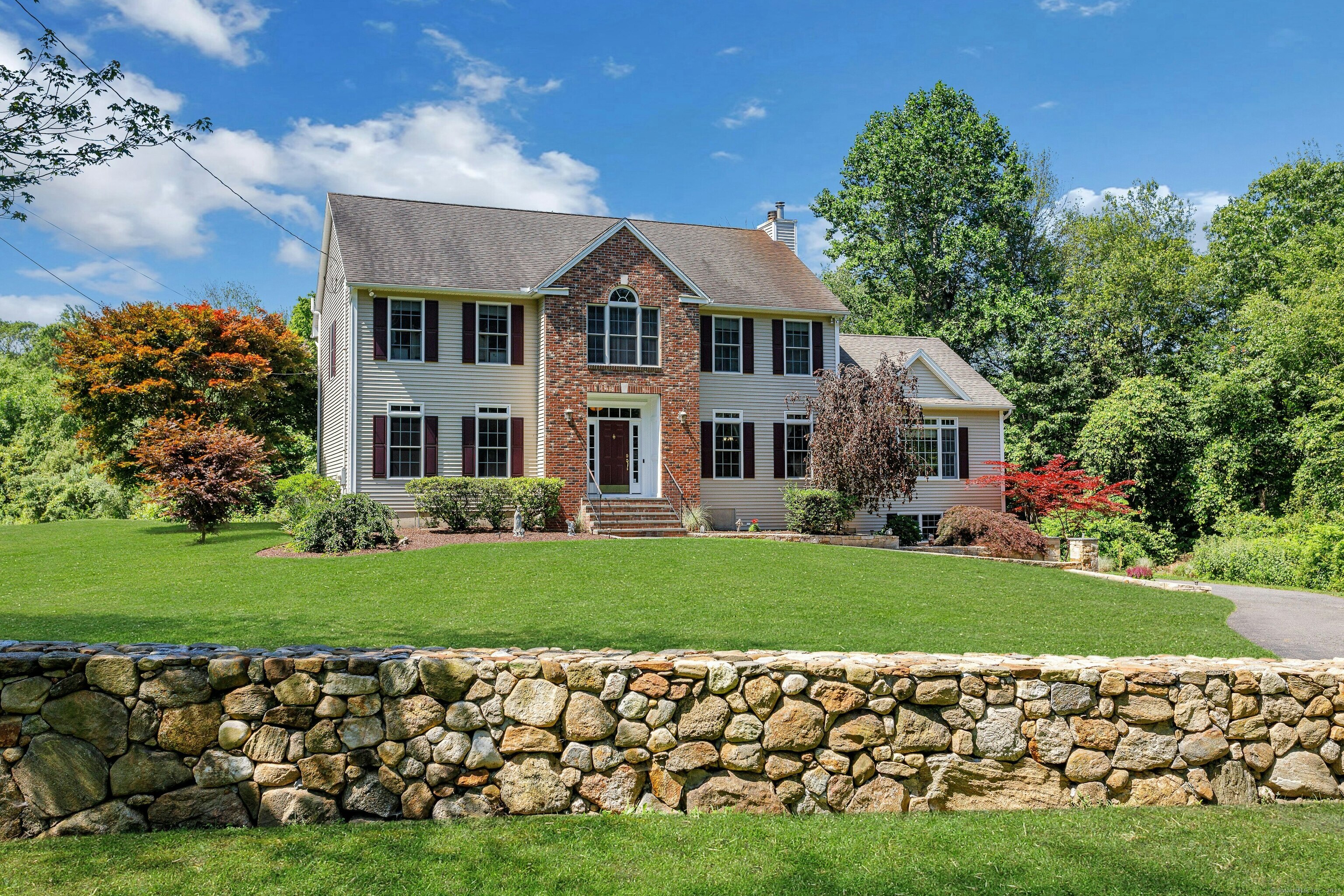 Shelton, Connecticut, 06484, United States, 3 Bedrooms Bedrooms, ,3 BathroomsBathrooms,Residential,For Sale,1875450