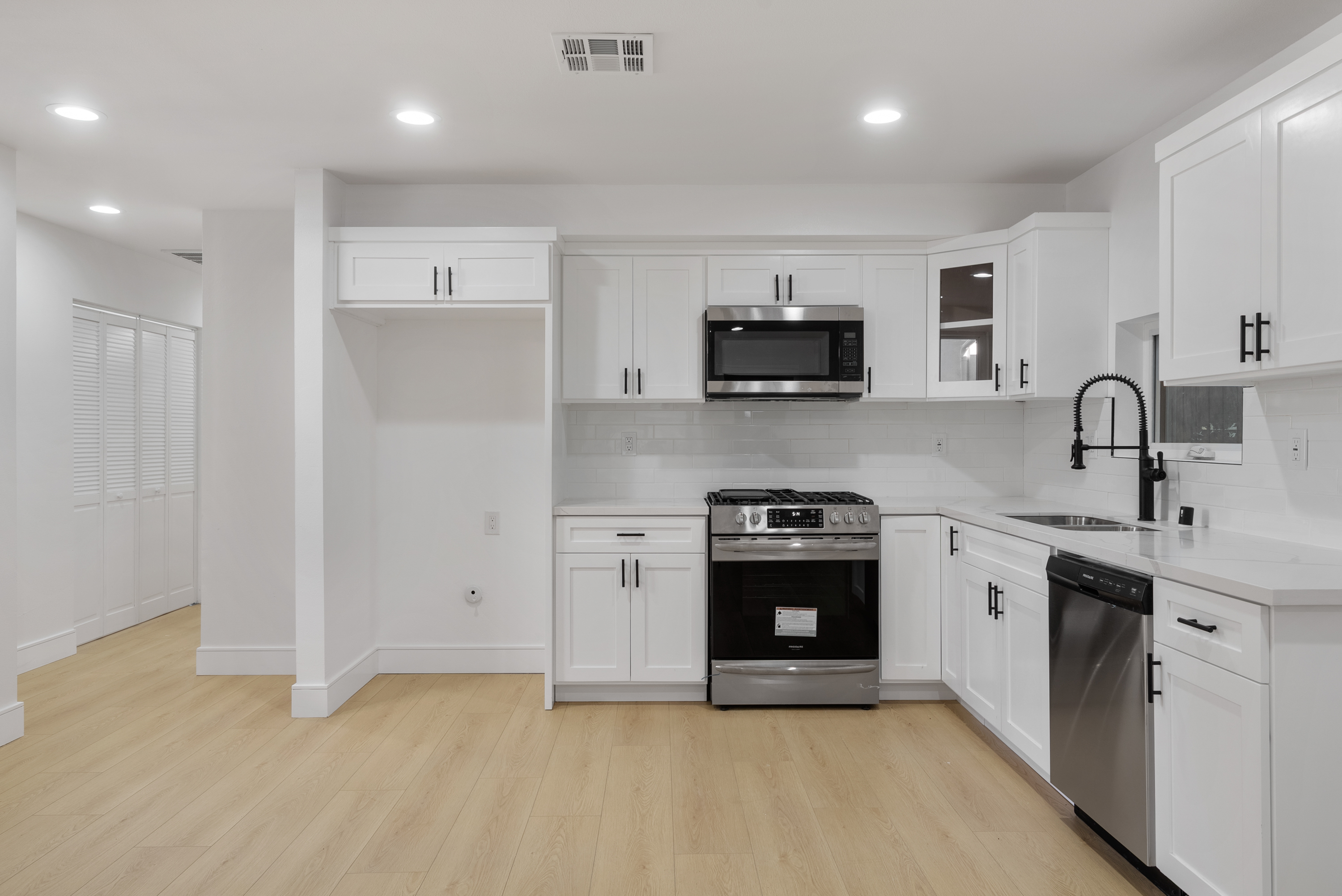  2706  S Cochran Ave - 物件實景