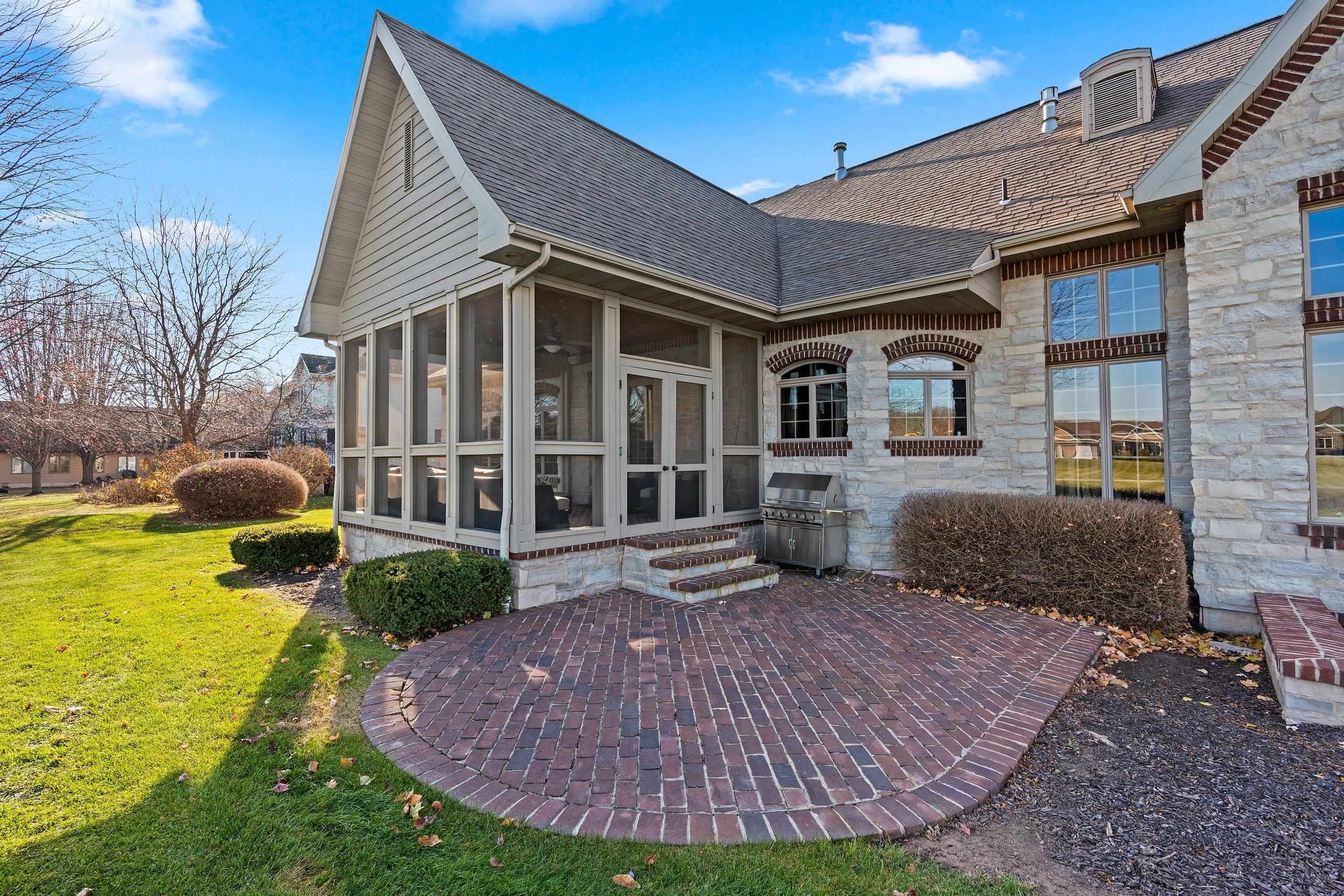 MENASHA, Wisconsin, 54952, United States, 6 Bedrooms Bedrooms, ,5 BathroomsBathrooms,Residential,For Sale,1994548