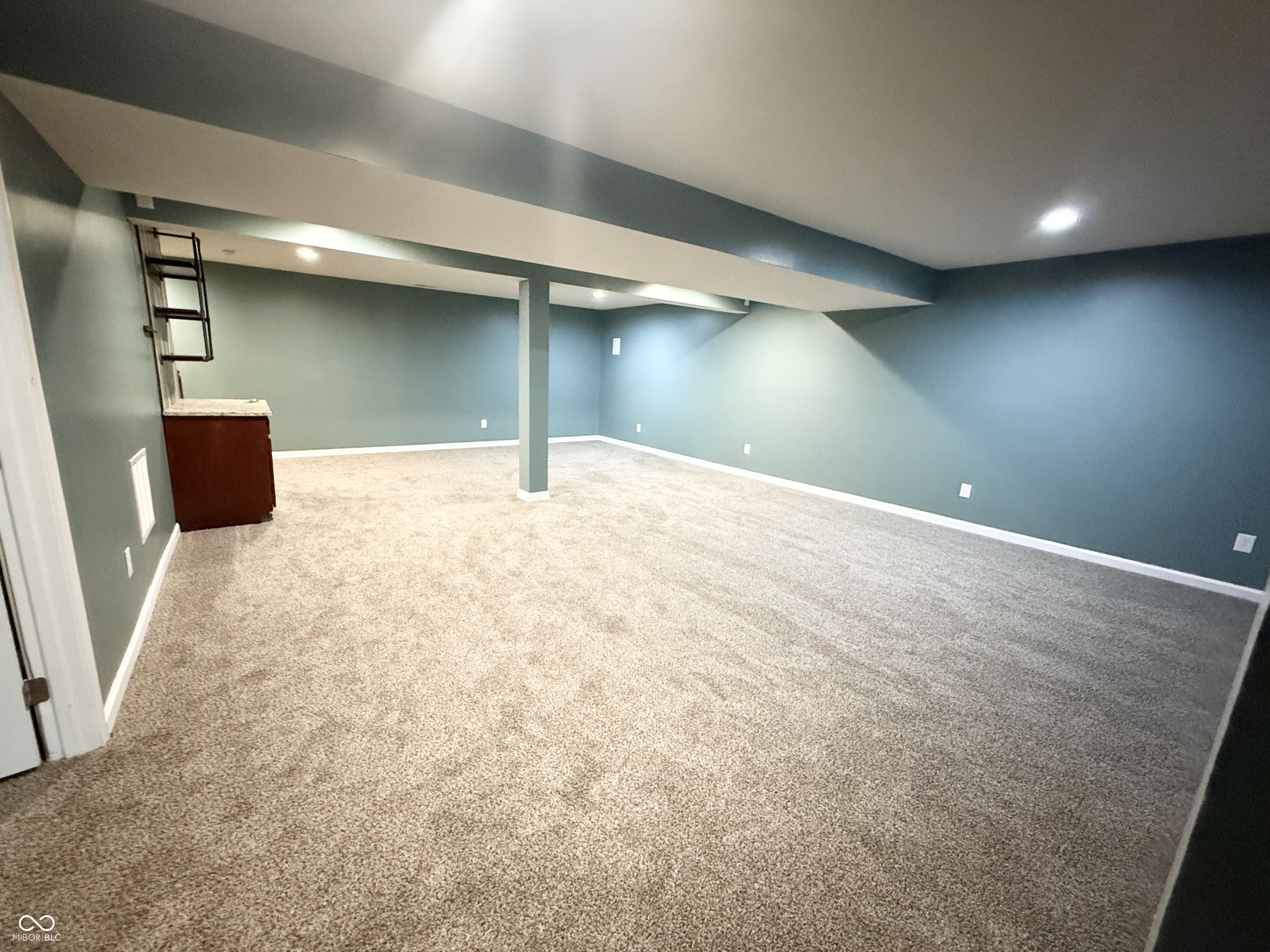 Greenwood, Indiana, 46143, United States, 5 Bedrooms Bedrooms, ,4 BathroomsBathrooms,Residential,For Sale,1930714