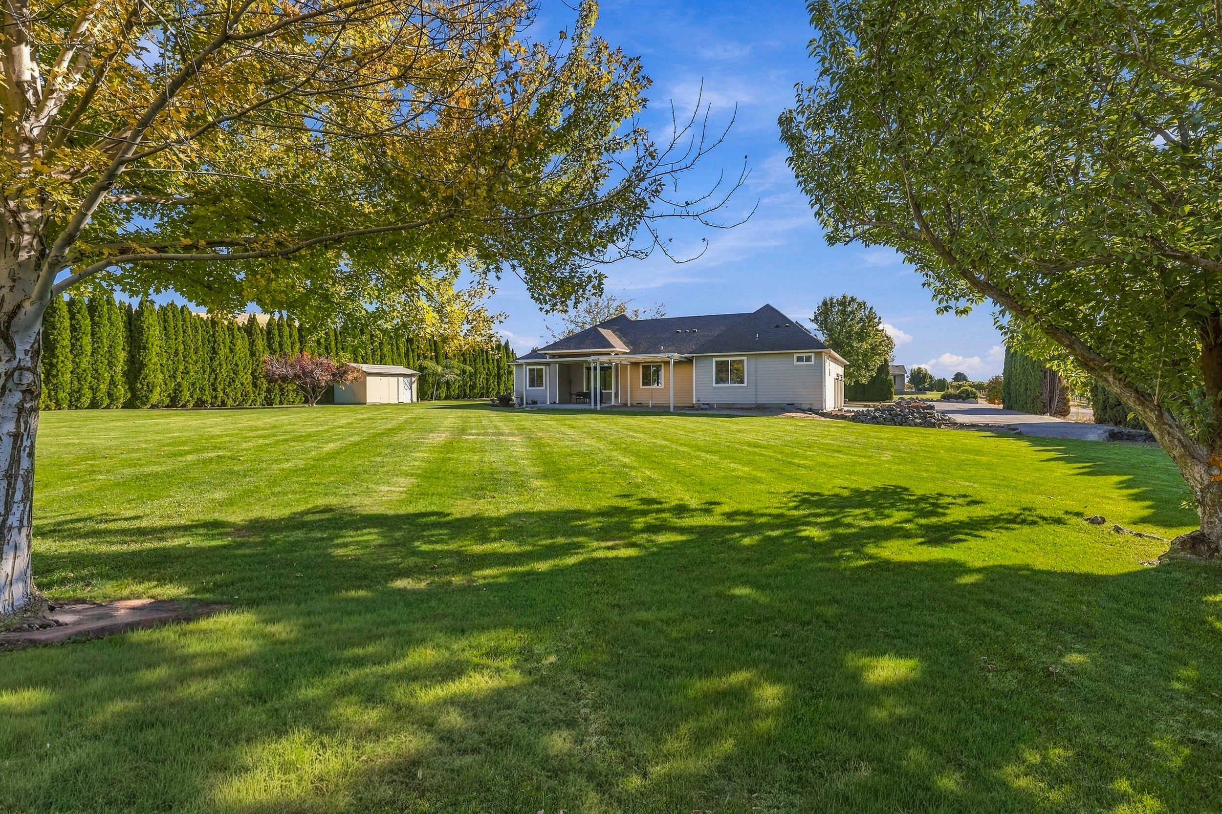  1.25 acres w vineyard views/mountain custom home - 物件實景