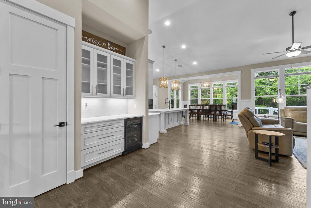 Warrenton, Virginia, 20187, United States, 4 Bedrooms Bedrooms, ,4 BathroomsBathrooms,Residential,For Sale,2048905