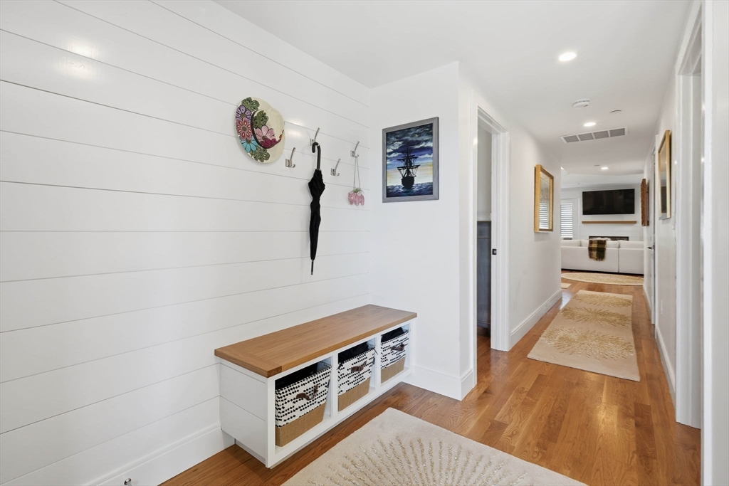 Wakefield, Massachusetts, 01880, United States, 2 Bedrooms Bedrooms, ,3 BathroomsBathrooms,Residential,For Sale,2036926