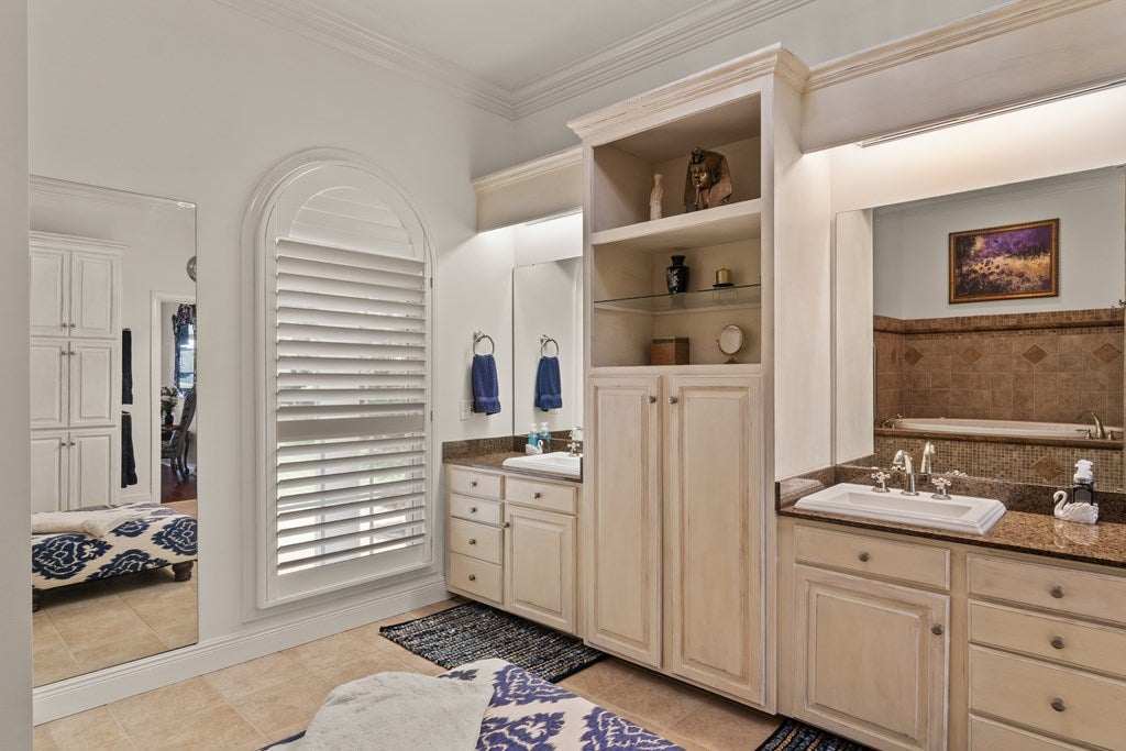 OXFORD, Mississippi, 38655, United States, 5 Bedrooms Bedrooms, ,6 BathroomsBathrooms,Residential,For Sale,1858310