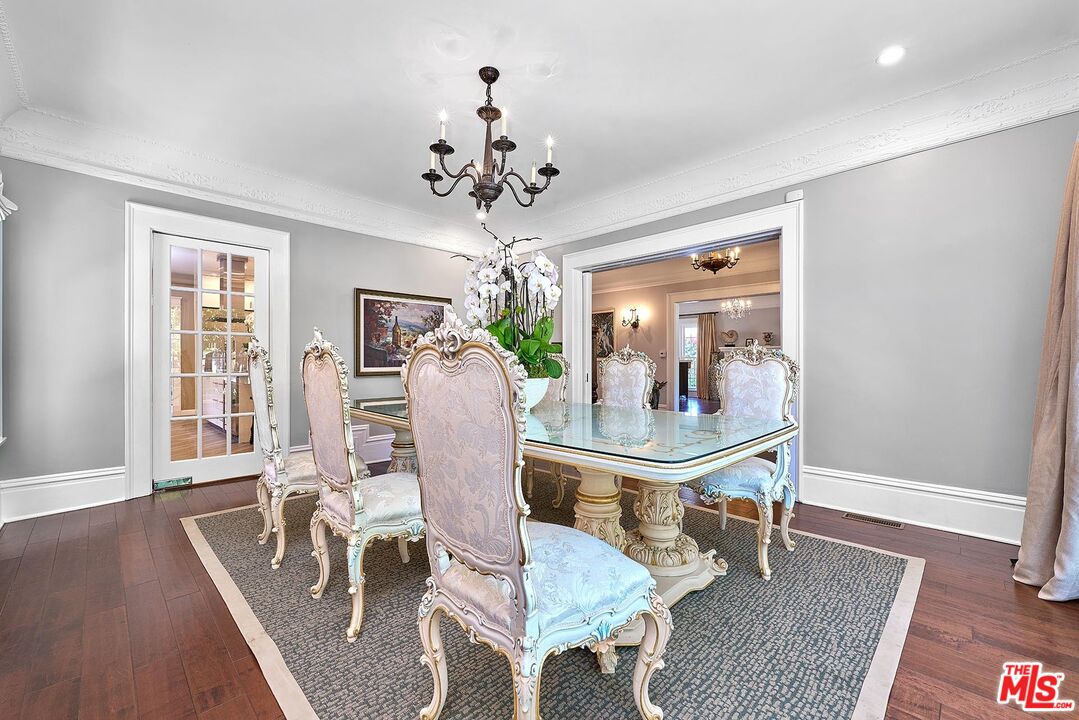 Los Angeles, California, 90005, United States, 5 Bedrooms Bedrooms, ,6 BathroomsBathrooms,Residential,For Sale,1907226