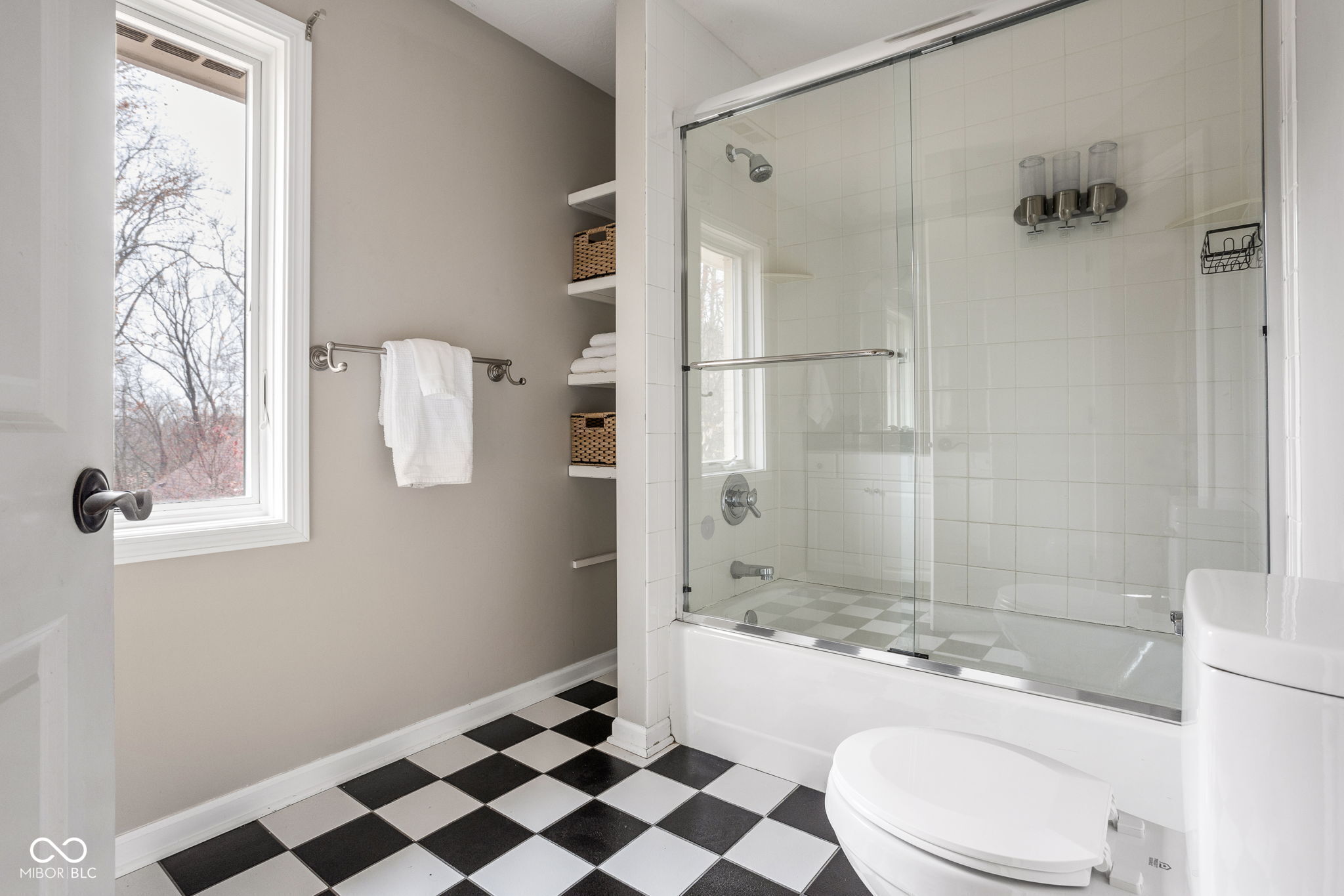 Indianapolis, Indiana, 46226, United States, 6 Bedrooms Bedrooms, ,7 BathroomsBathrooms,Residential,For Sale,1998001