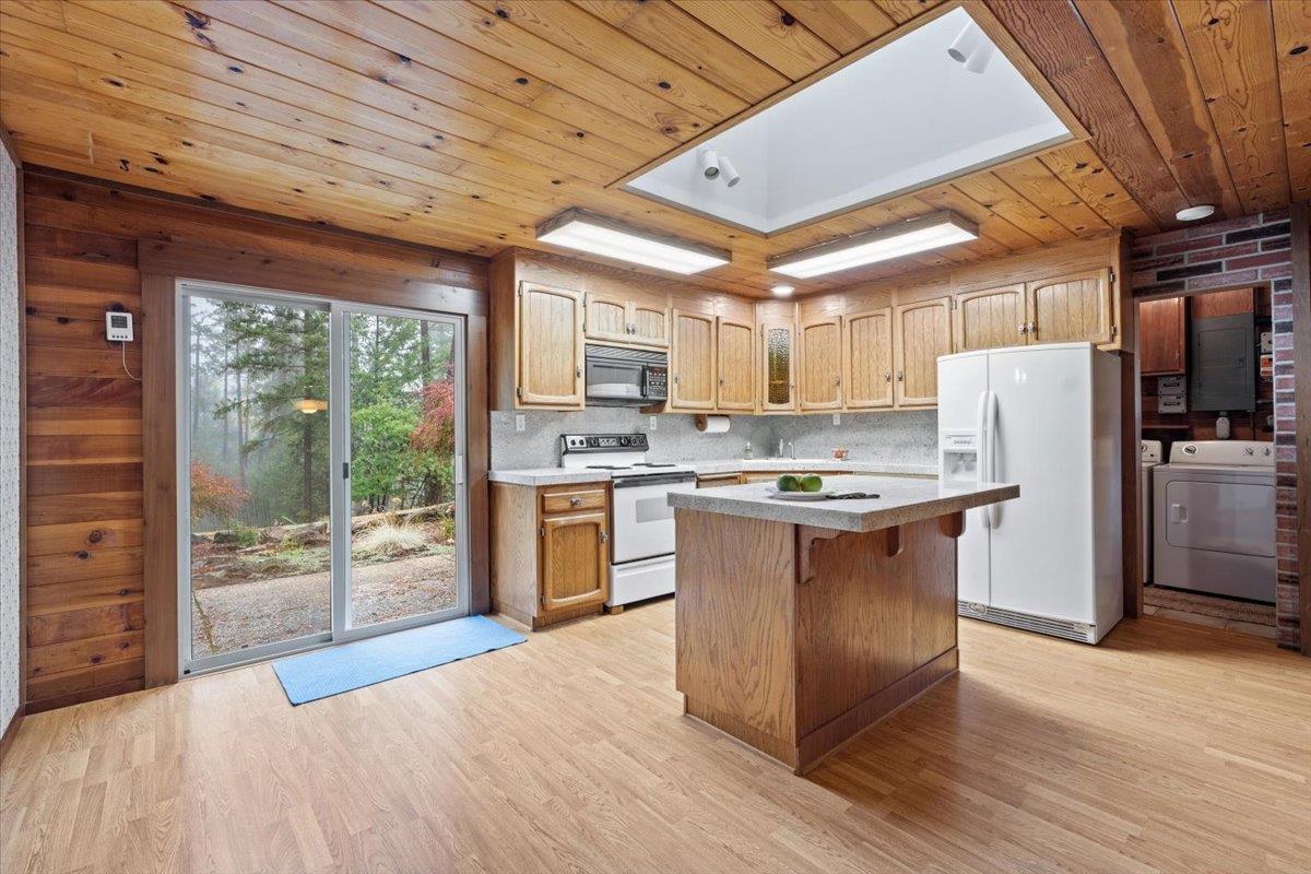 Grass Valley, California, 95945, United States, 3 Bedrooms Bedrooms, ,2 BathroomsBathrooms,Residential,For Sale,1974431