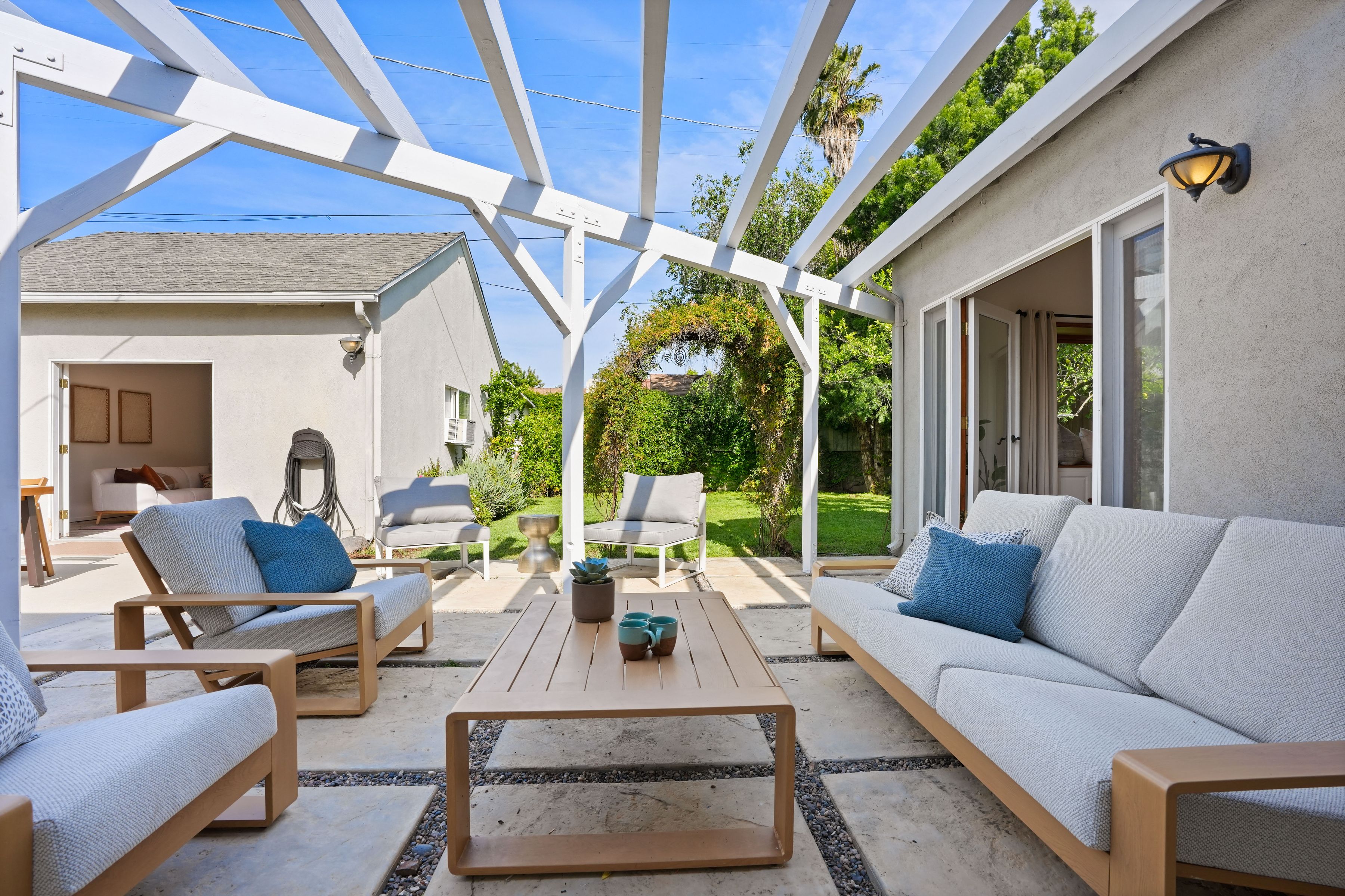  6506 Colbath Avenue - 物件實景