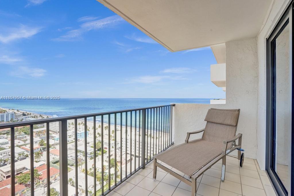 Hollywood, Florida, 33019, United States, 2 Bedrooms Bedrooms, ,2 BathroomsBathrooms,Residential,For Sale,1918580