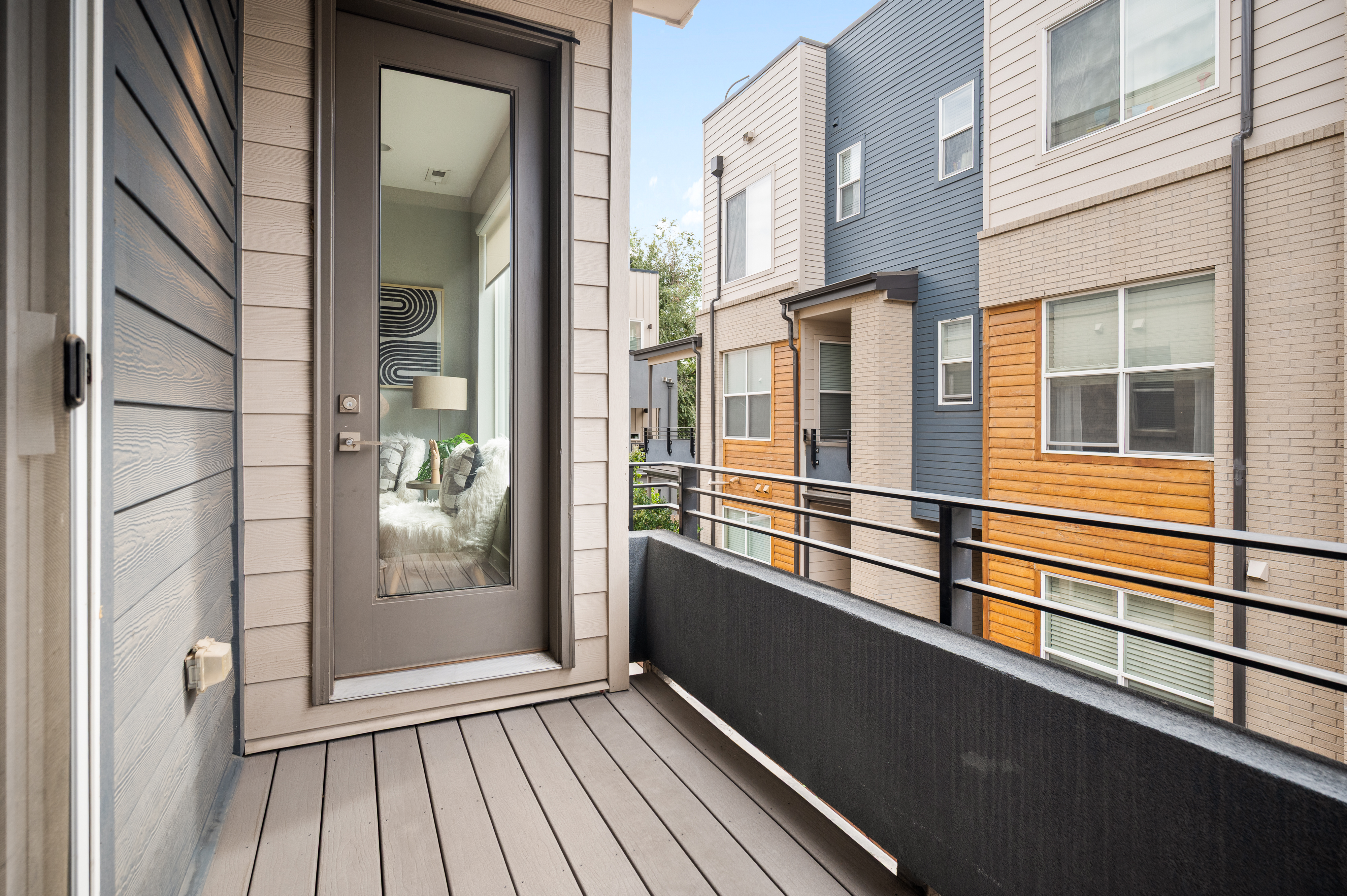  Beautifully Maintained Corner-Unit Townhome with Rooftop Views - 物件實景