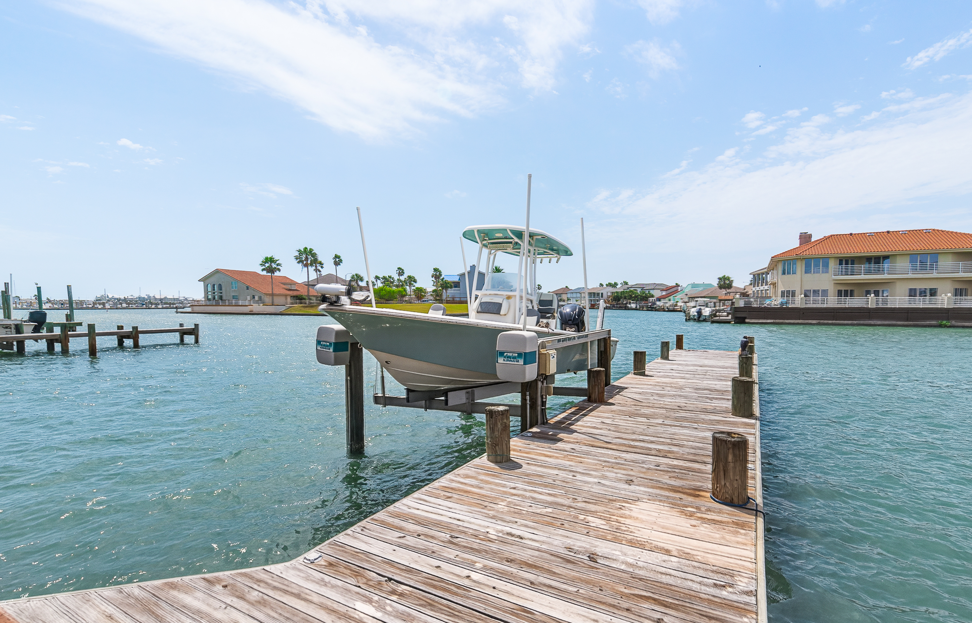  Canal-Front Estate in Island Moorings - 物件實景