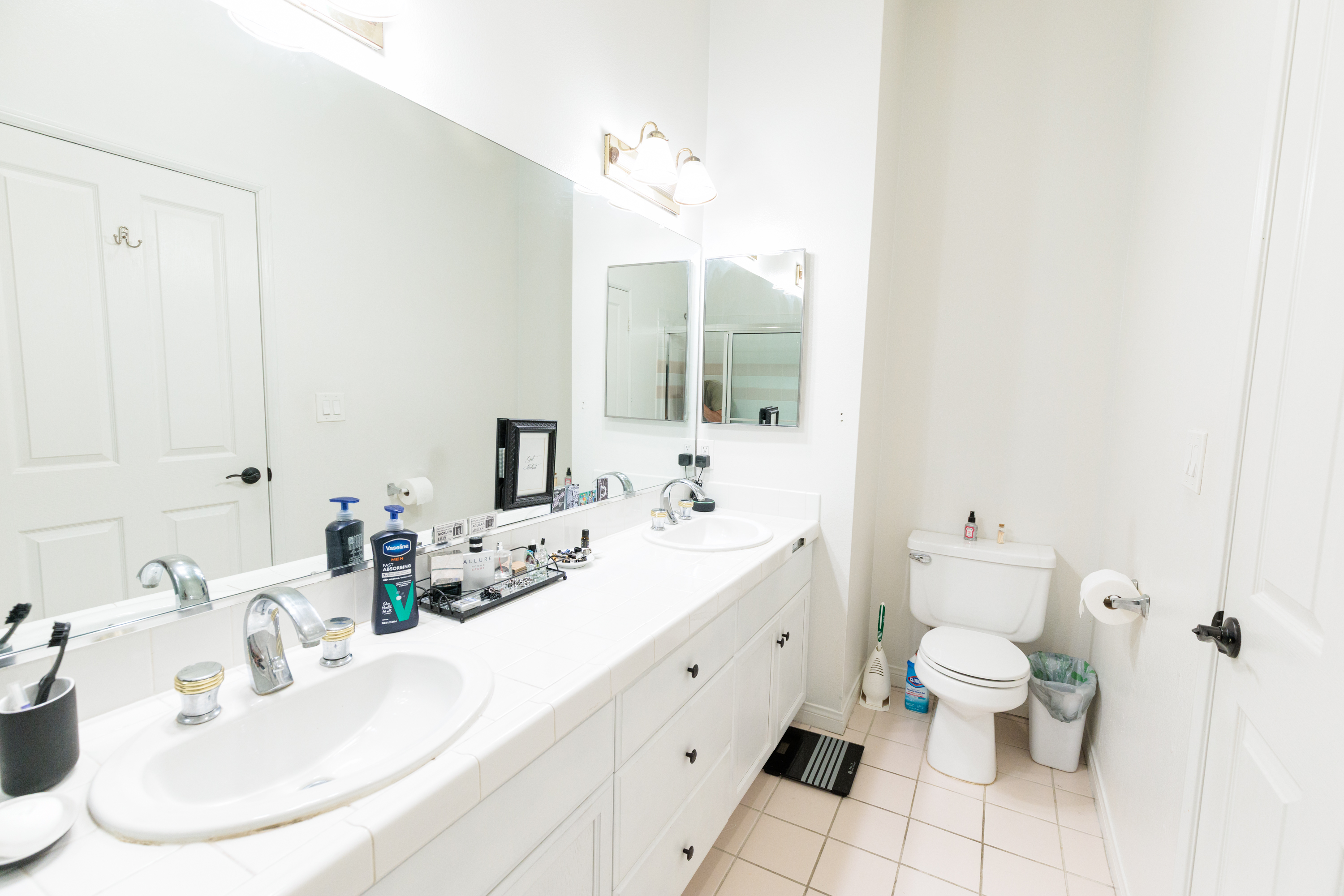 Los Angeles, California, 90068, United States, 2 Bedrooms Bedrooms, ,2 BathroomsBathrooms,Residential,For Sale,1977140