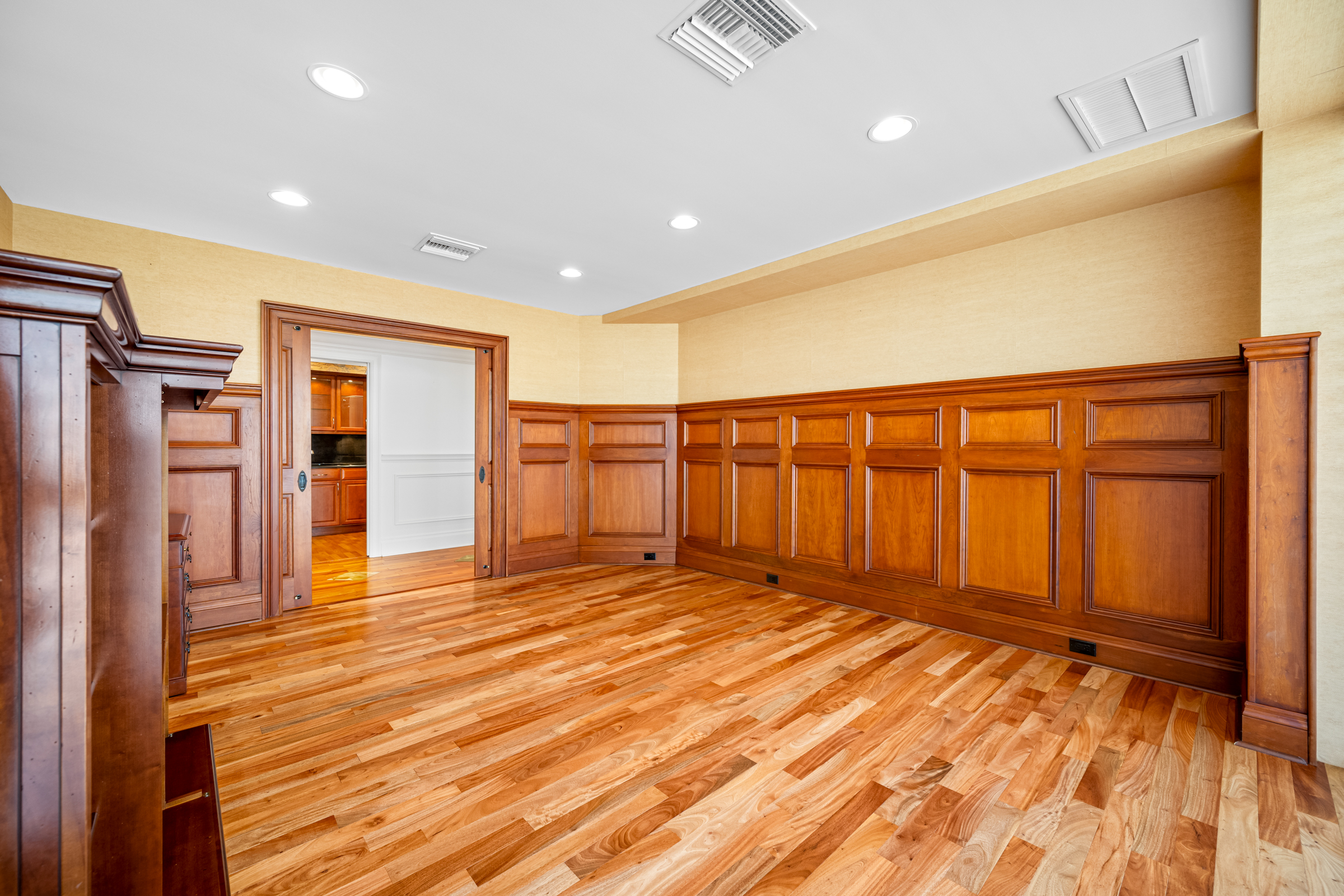 Treasure Island, Florida, 33706, United States, 2 Bedrooms Bedrooms, ,4 BathroomsBathrooms,Residential,For Sale,1830470