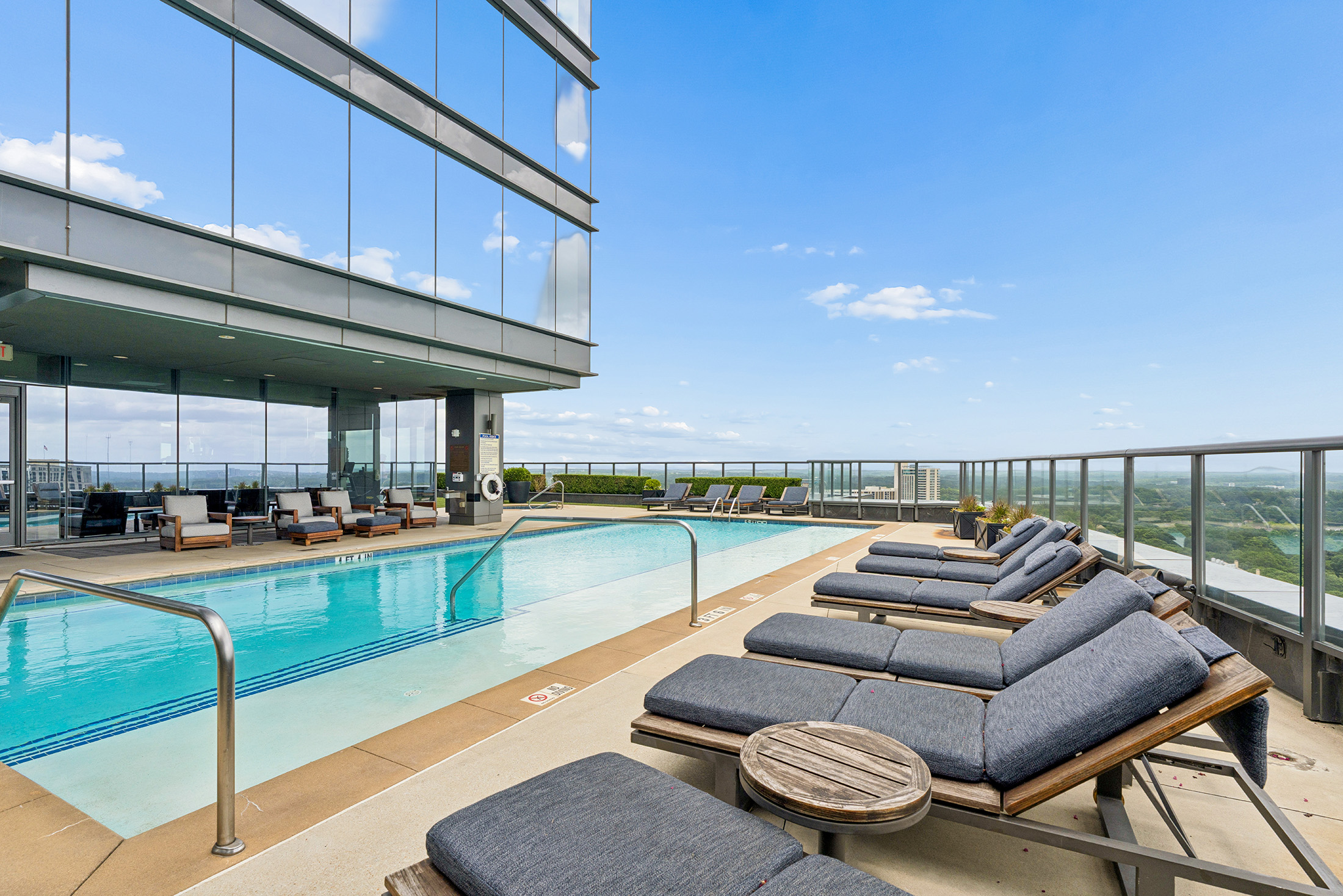  The Ritz-Carlton Residence — A Home With a View - 物件實景