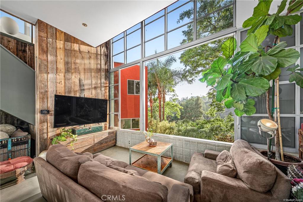 Escondido, California, 92025, United States, 4 Bedrooms Bedrooms, ,3 BathroomsBathrooms,Residential,For Sale,1994809