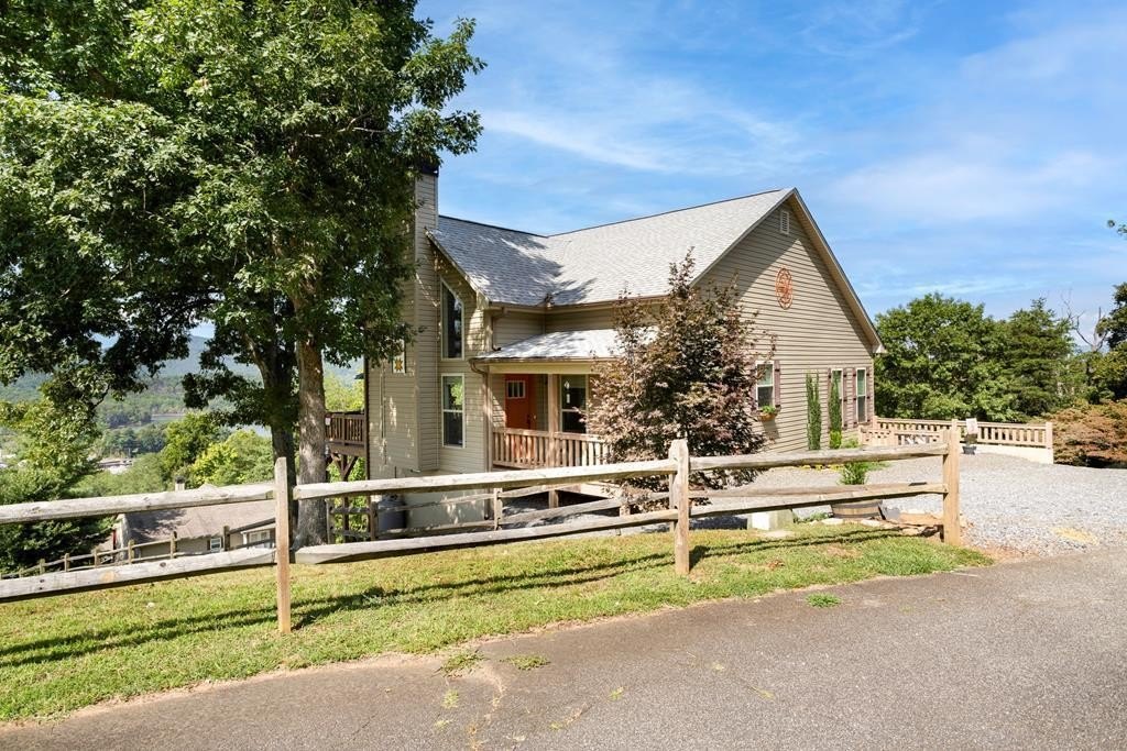 Hiawassee, Georgia, 30546, United States, 2 Bedrooms Bedrooms, ,2 BathroomsBathrooms,Residential,For Sale,1973981