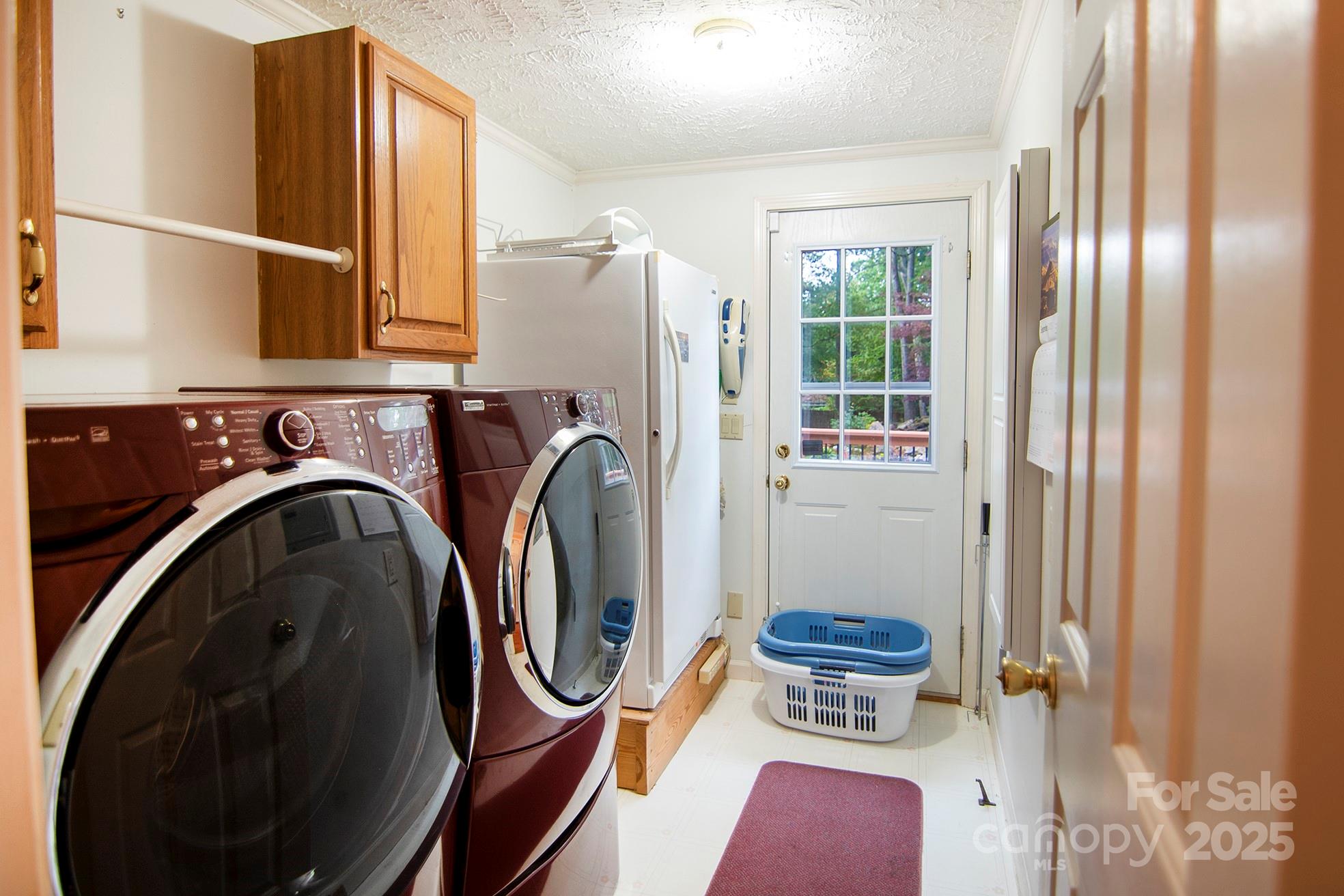 Hendersonville, North Carolina, 28792, United States, 3 Bedrooms Bedrooms, ,3 BathroomsBathrooms,Residential,For Sale,1976526