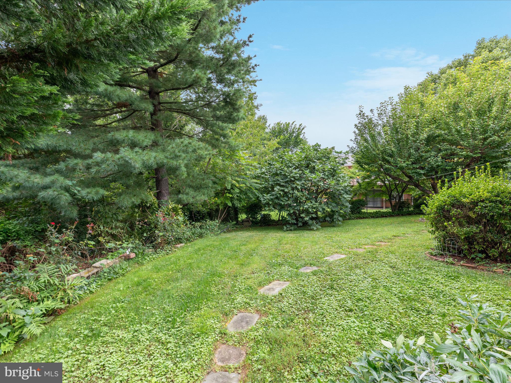 Falls Church, Virginia, 22043, United States, ,Residential,For Sale,1914114