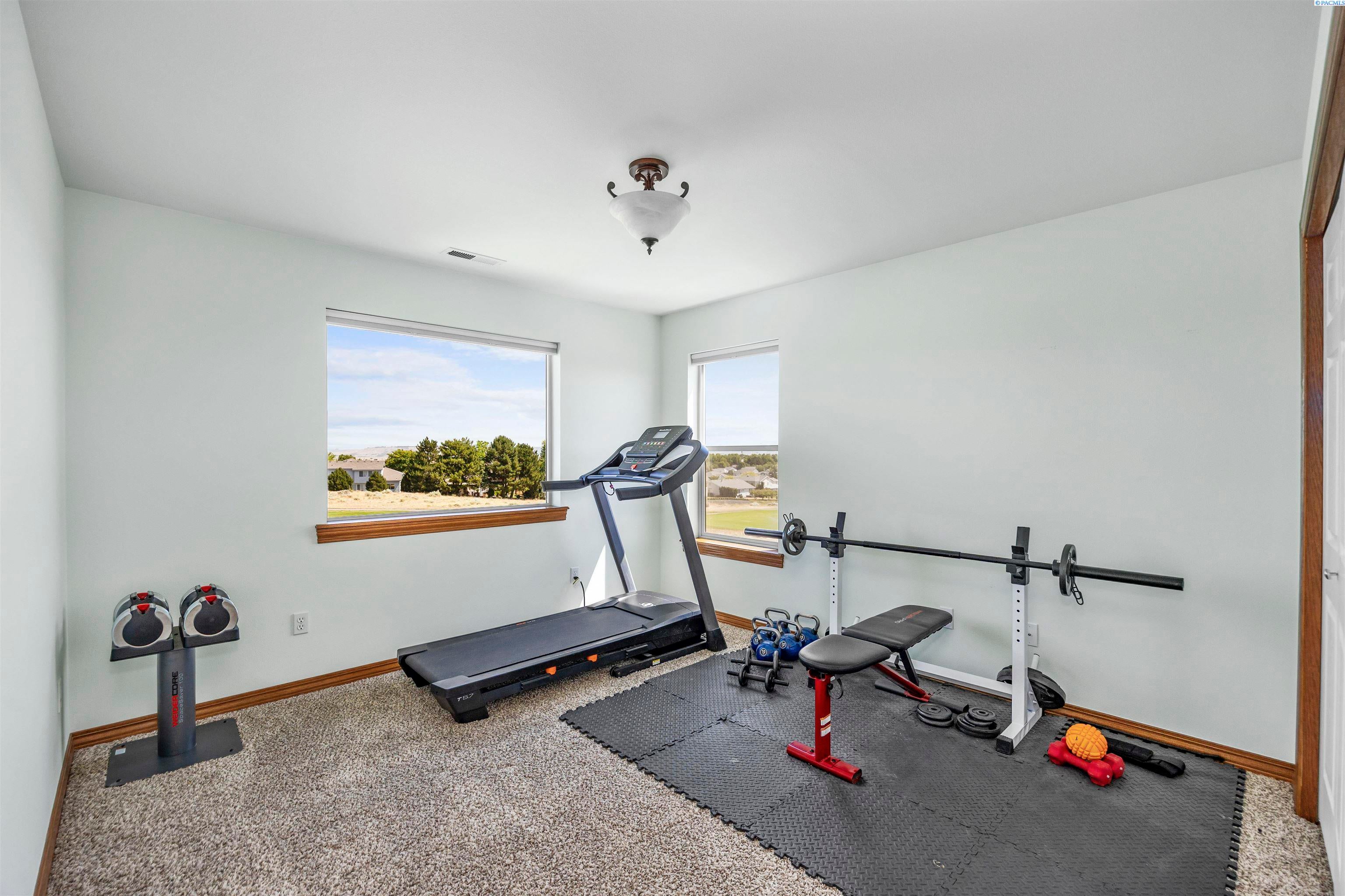 Richland, Washington, 99354, United States, 4 Bedrooms Bedrooms, ,3 BathroomsBathrooms,Residential,For Sale,1980969