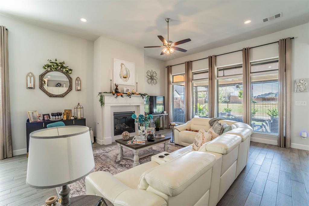 Midlothian, Texas, 76065, United States, 4 Bedrooms Bedrooms, ,4 BathroomsBathrooms,Residential,For Sale,1986154