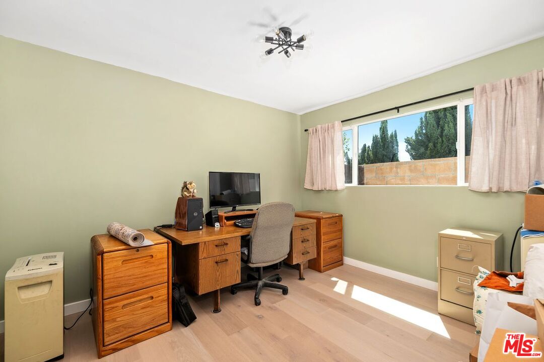 Los Angeles, California, 90056, United States, 5 Bedrooms Bedrooms, ,5 BathroomsBathrooms,Residential,For Sale,1918507