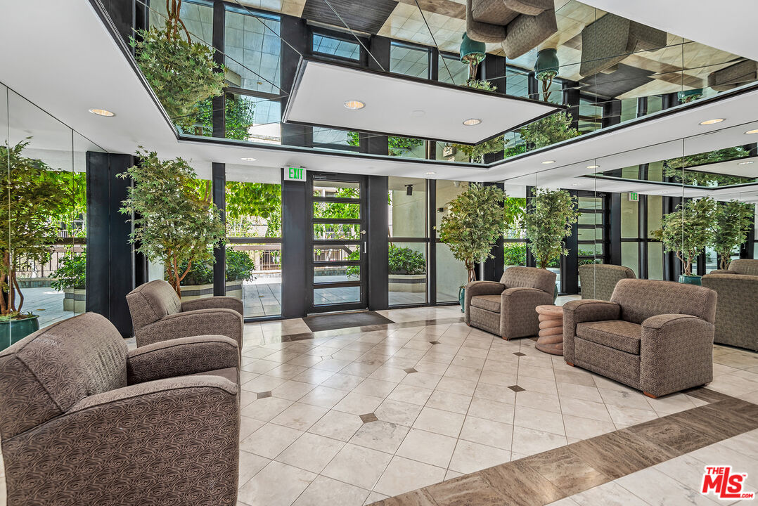 West Hollywood, California, 90069, United States, 2 Bedrooms Bedrooms, ,3 BathroomsBathrooms,Residential,For Sale,1898425