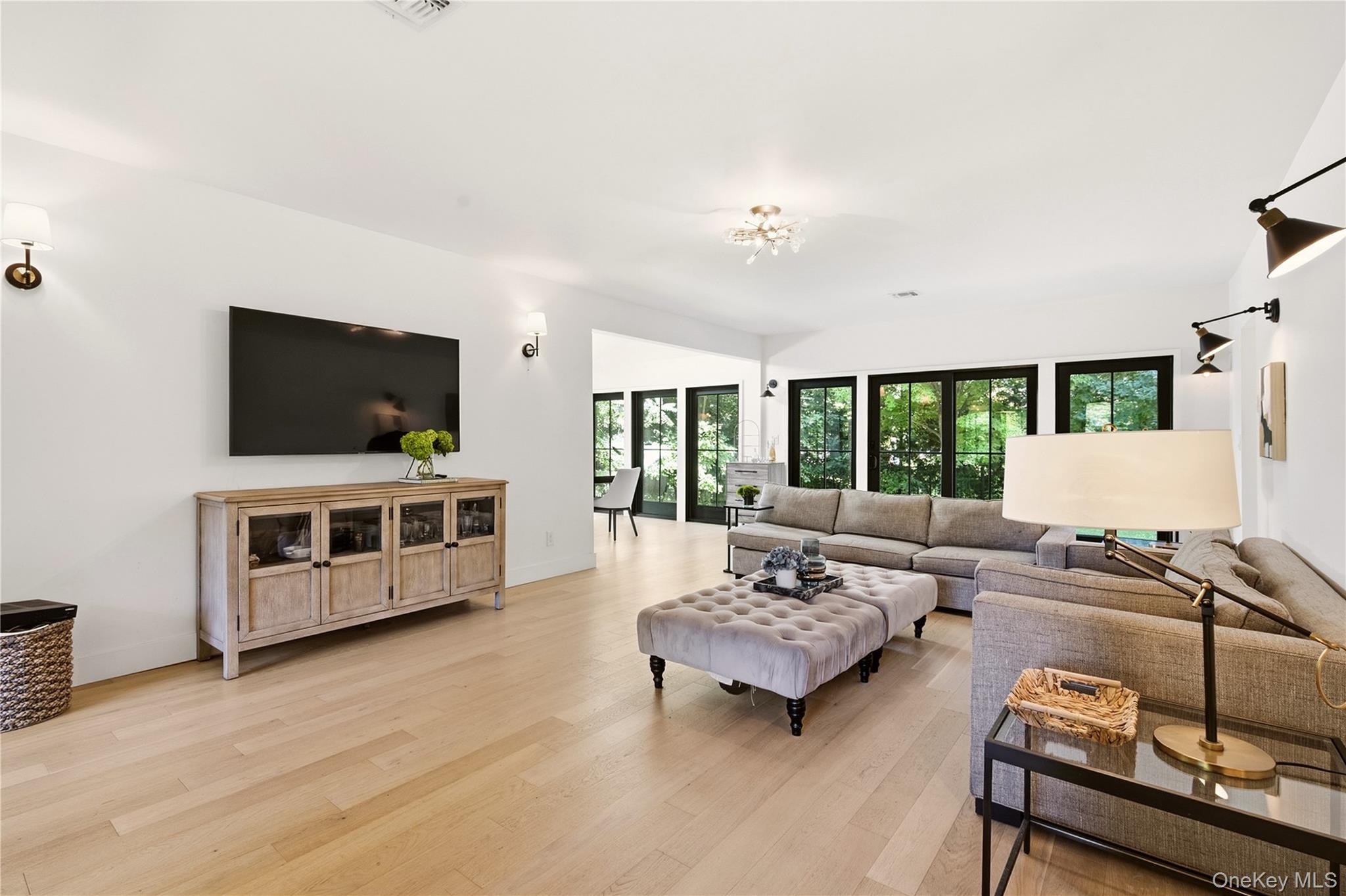  10 The Locusts, Roslyn Estates, NY, 11576 - 物件實景