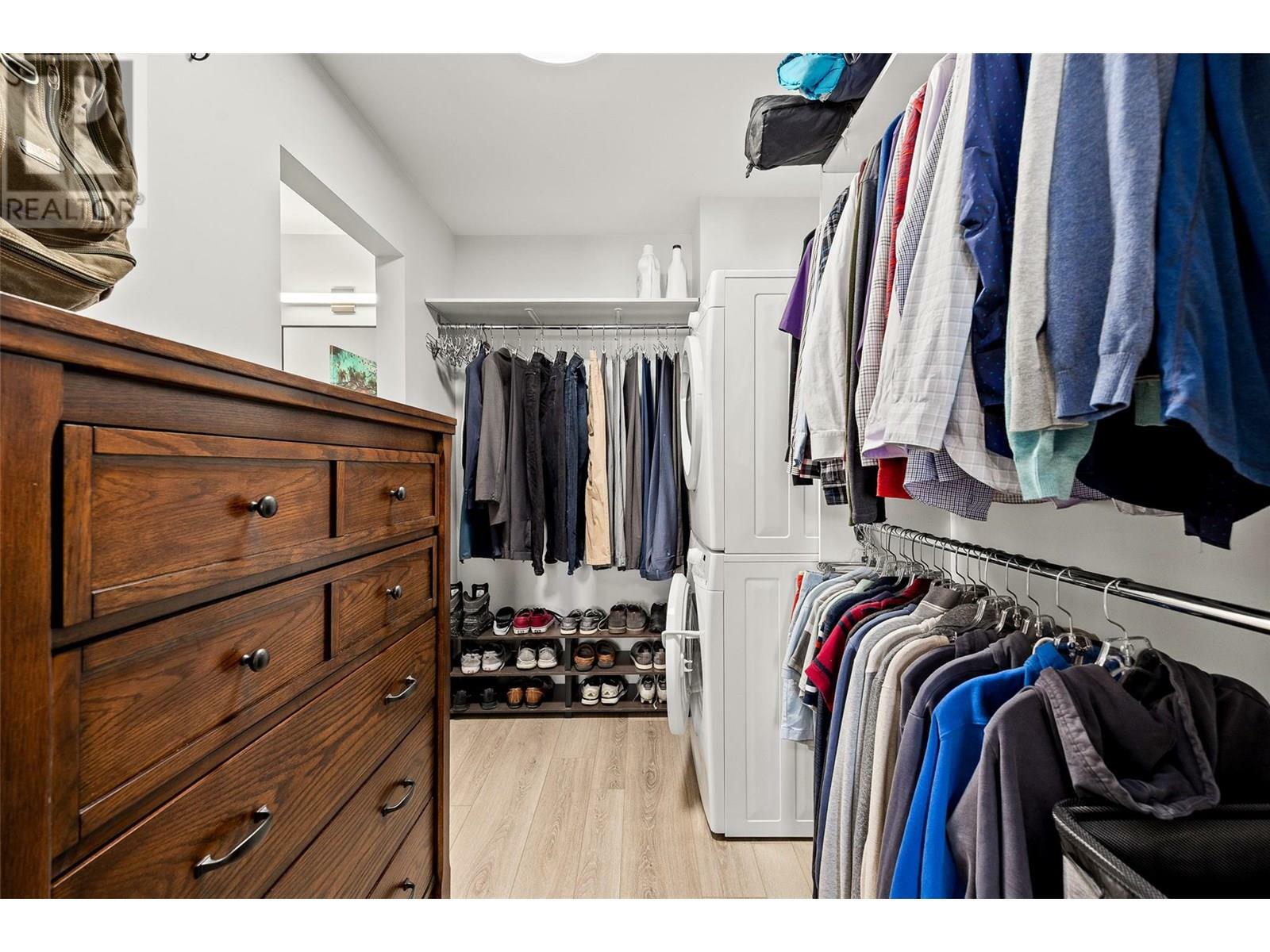KELOWNA, British Columbia, V1Y 1N1, CA, 2 Bedrooms Bedrooms, ,1 BathroomBathrooms,Residential,For Sale,1859956