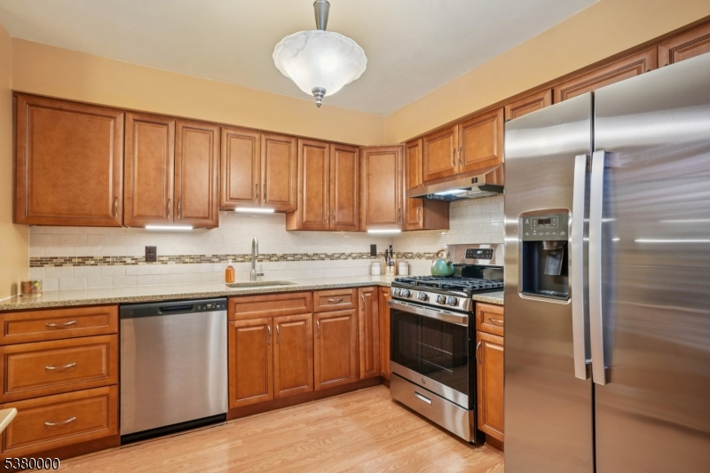 Edison Twp., New Jersey, 08820, United States, 2 Bedrooms Bedrooms, ,2 BathroomsBathrooms,Residential,For Sale,1926021