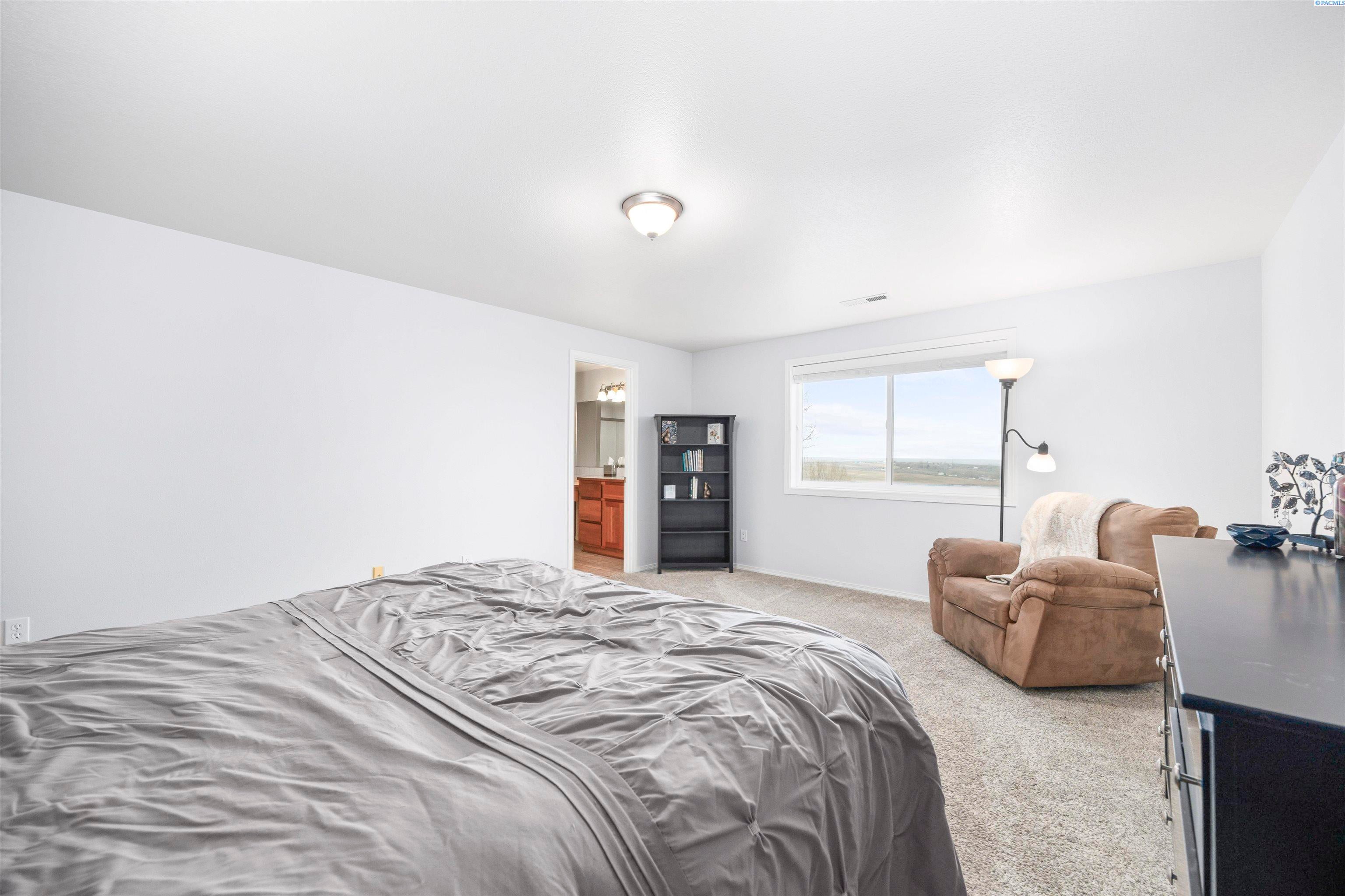 Eltopia, Washington, 99330, United States, 5 Bedrooms Bedrooms, ,4 BathroomsBathrooms,Residential,For Sale,2012124