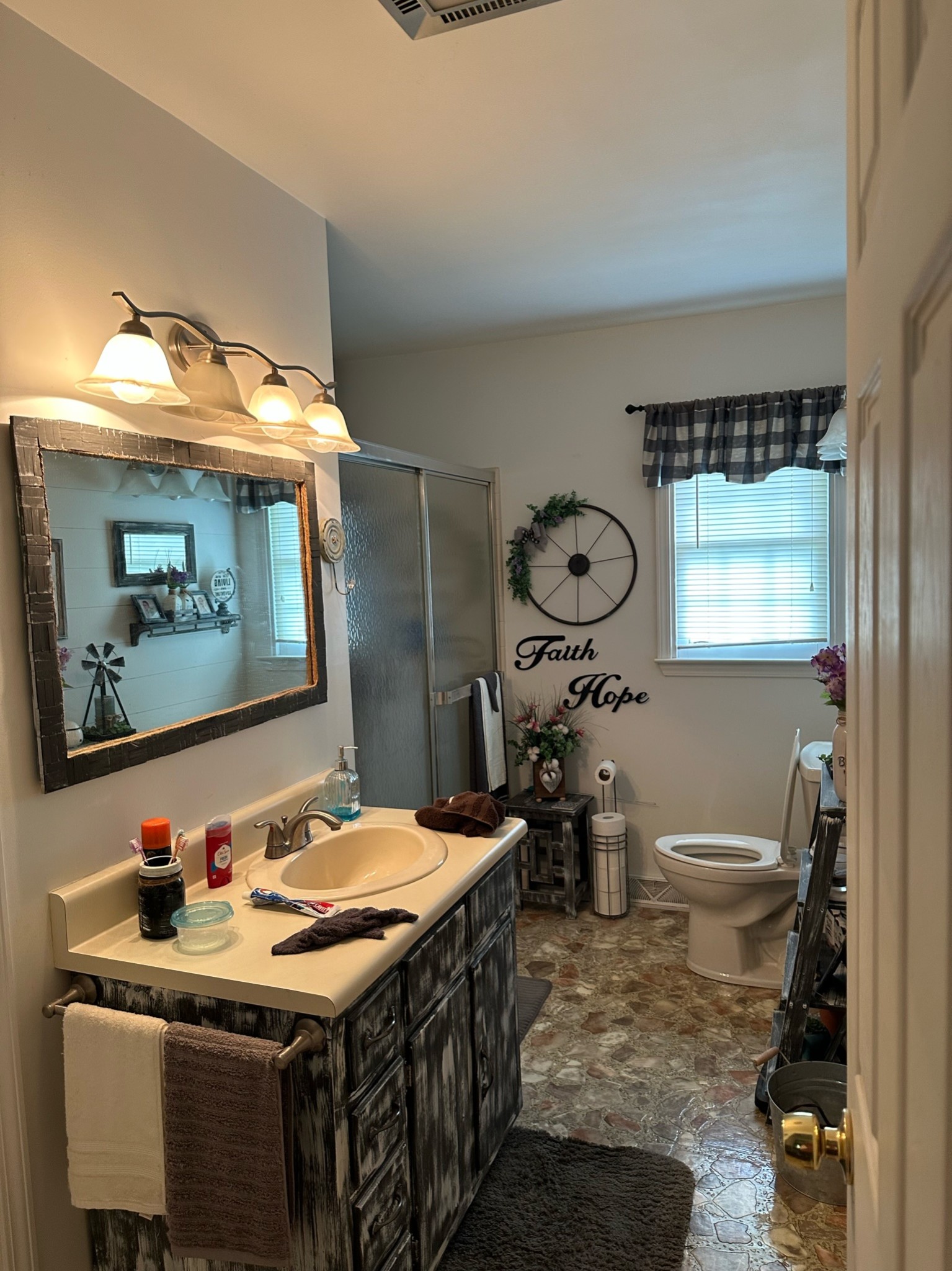 Lawrenceburg, Tennessee, 38464, United States, 3 Bedrooms Bedrooms, ,1 BathroomBathrooms,Residential,For Sale,1767762