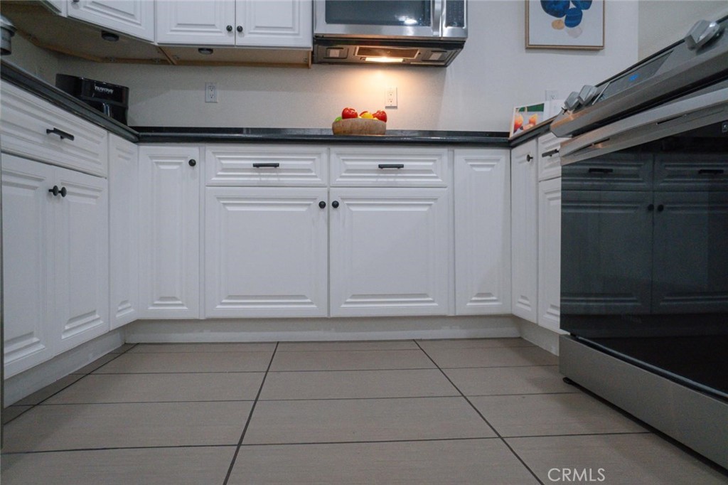 Los Angeles, California, 90043, United States, 3 Bedrooms Bedrooms, ,2 BathroomsBathrooms,Residential,For Sale,1981905