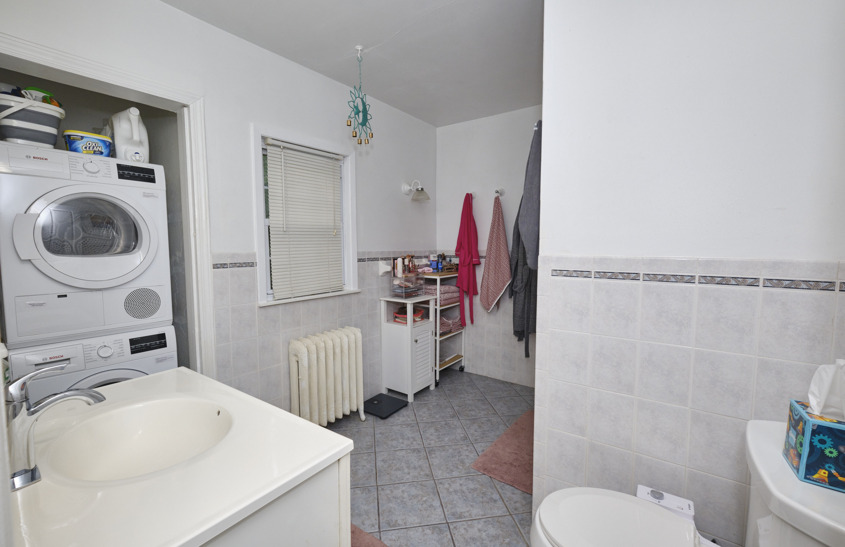 Floral Park, New York, 11001, United States, 3 Bedrooms Bedrooms, ,1 BathroomBathrooms,Residential,For Sale,1988885