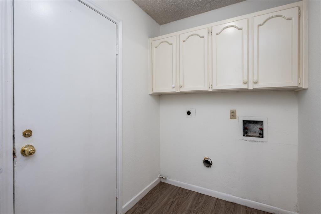 Dallas, Texas, 75229, United States, 6 Bedrooms Bedrooms, ,6 BathroomsBathrooms,Residential,For Sale,1940404