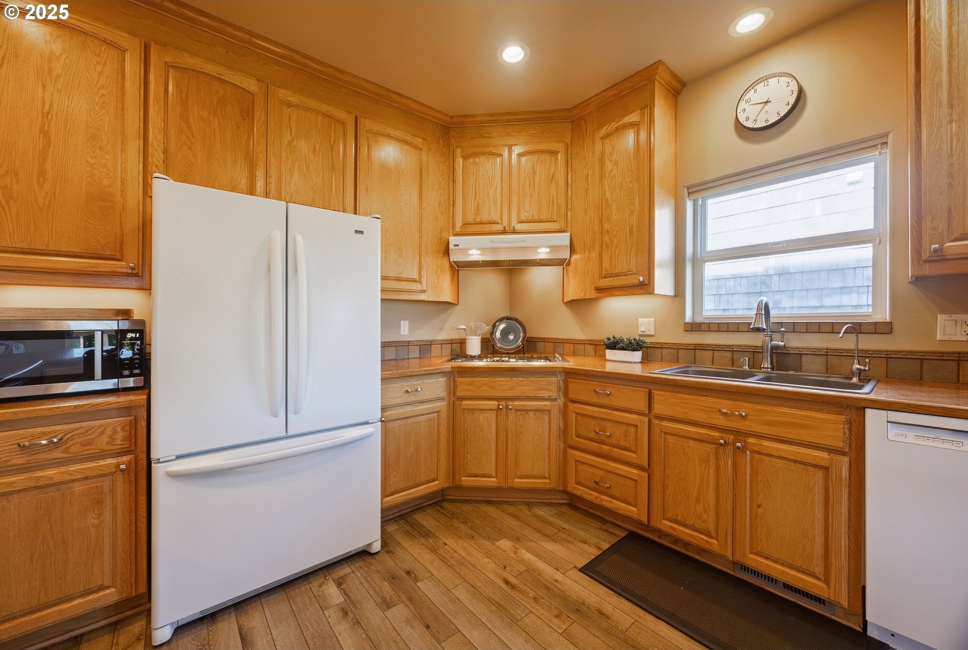 Lincoln City, Oregon, 97367, United States, 4 Bedrooms Bedrooms, ,3 BathroomsBathrooms,Residential,For Sale,1793948