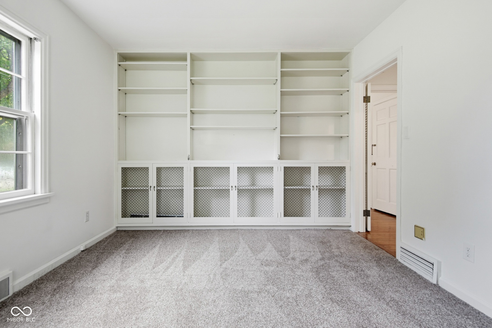 Columbus, Indiana, 47201, United States, 4 Bedrooms Bedrooms, ,3 BathroomsBathrooms,Residential,For Sale,1979631