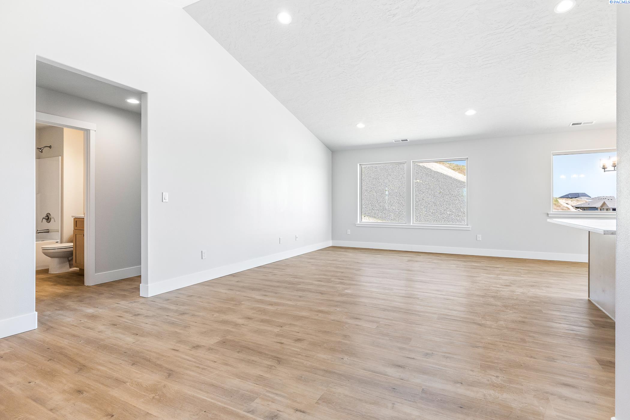Kennewick, Washington, 99338, United States, 3 Bedrooms Bedrooms, ,1 BathroomBathrooms,Residential,For Sale,1803967