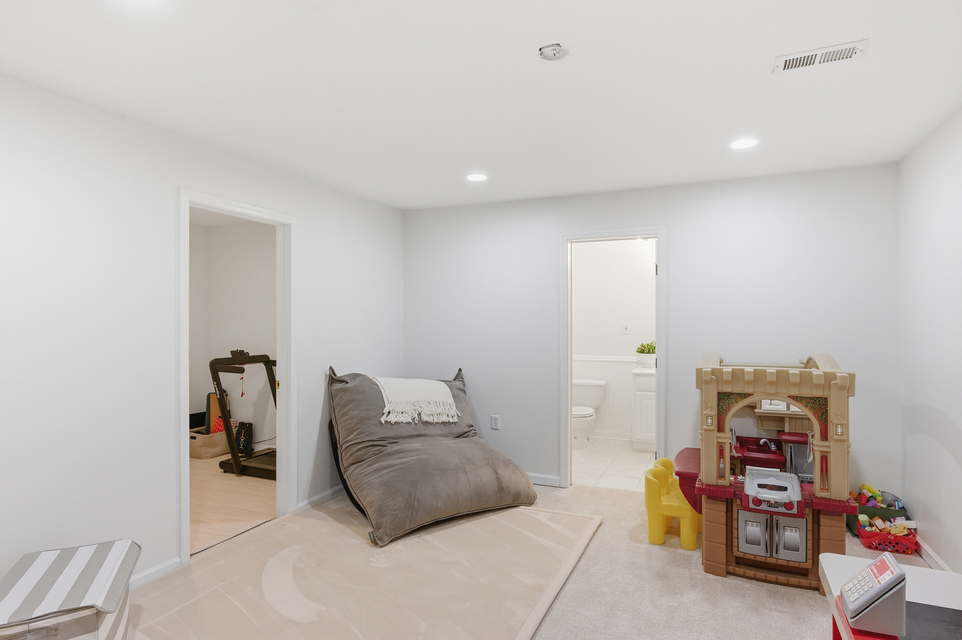  Elevated Finishes, Functional Living and Modern Style in Three Level Townhome - 物件實景