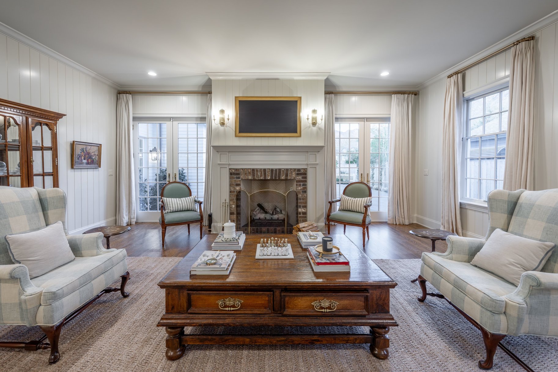  Timeless Colonial Charm Meets Refined Modern Luxury In This Storybook Retreat - 物件實景